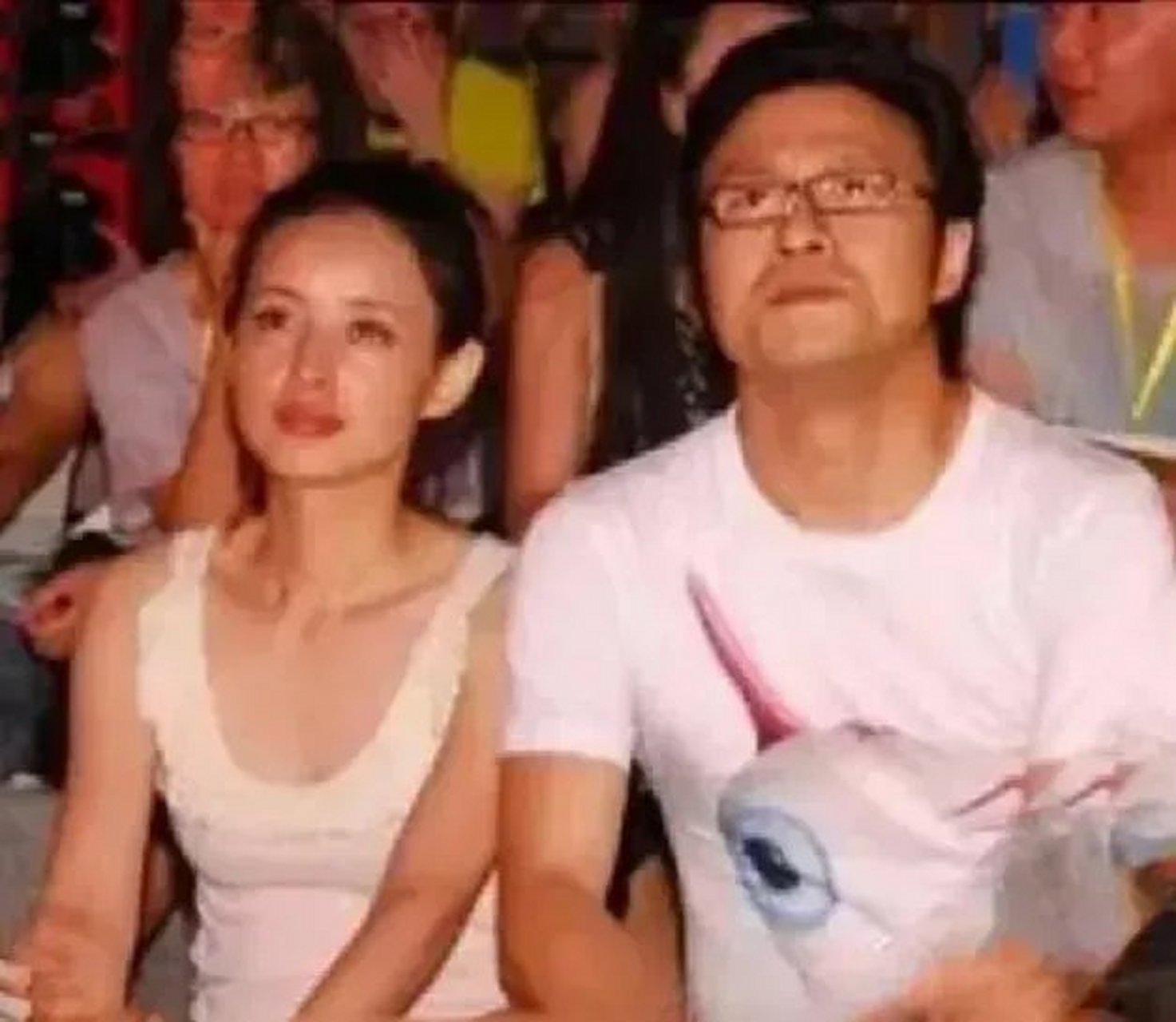 康作如是汪峰的第二任妻子,比汪峰小十岁,两人于2007年在海淀区民政局