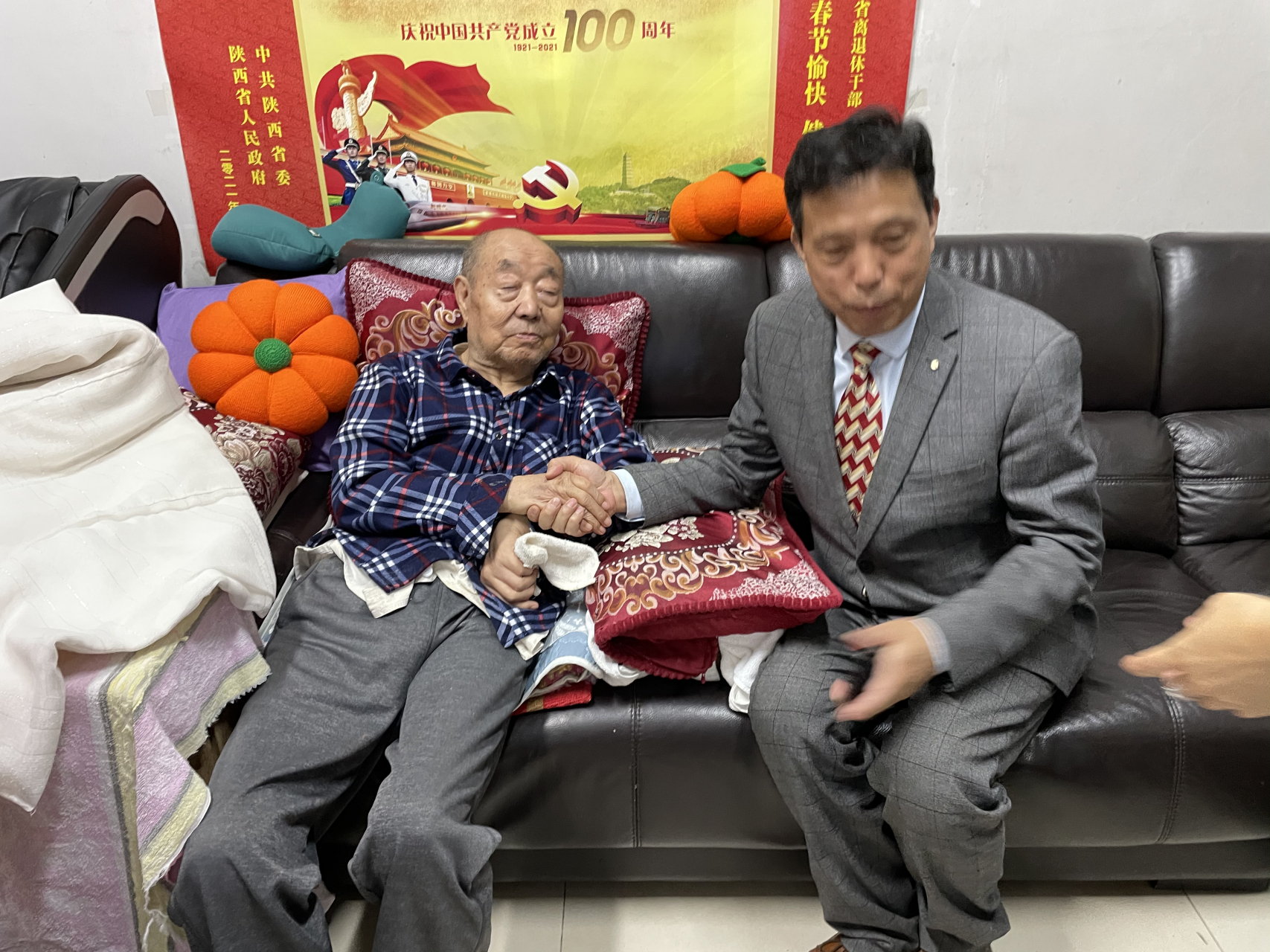 著名爱心人士少华集团董事长高海军王伟总裁 著名爱心人士少华集团