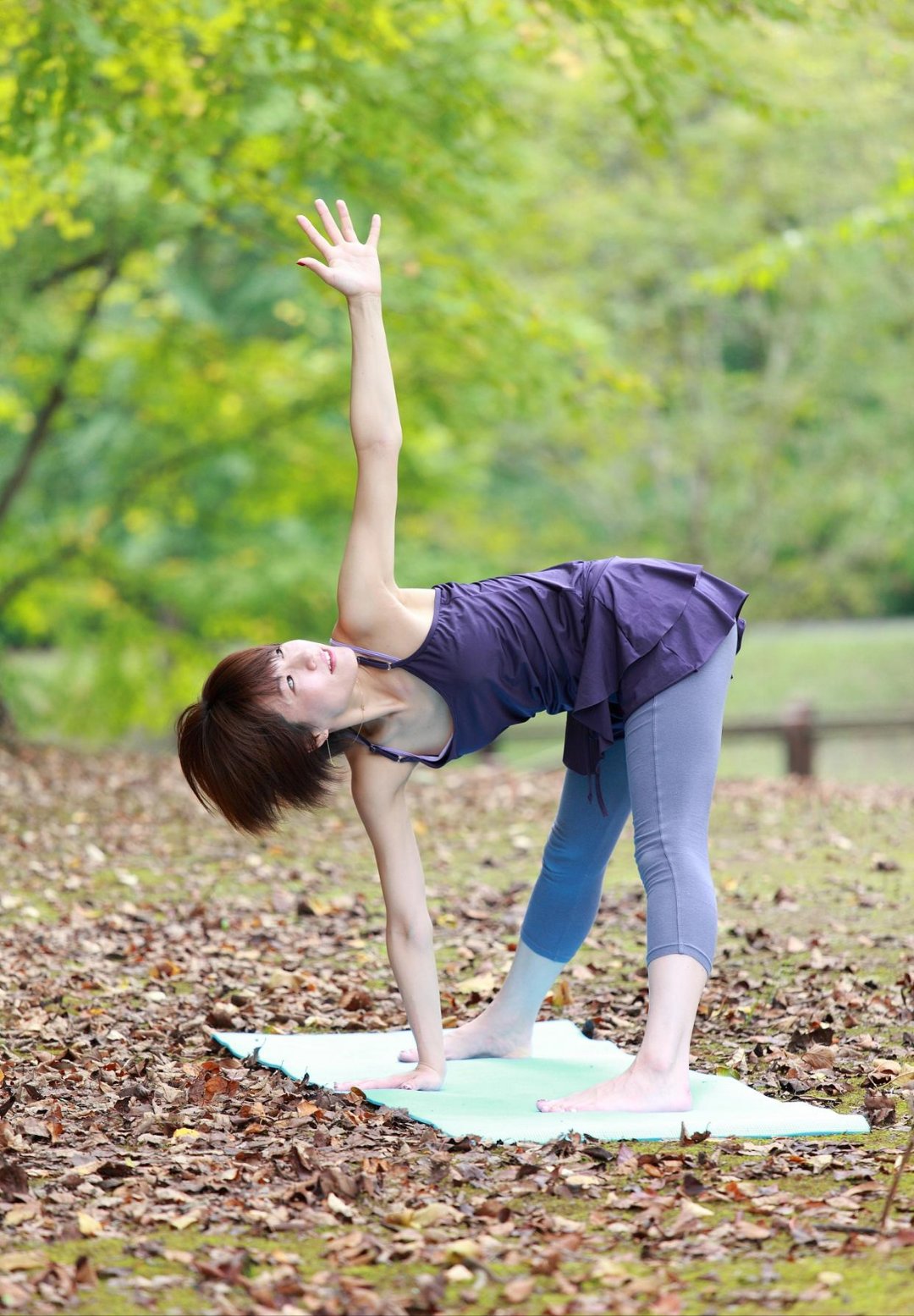 苗圃瑜伽坐图片金鸡独立瑜伽图片术后腿部淋巴水肿练瑜伽的图片推磨式