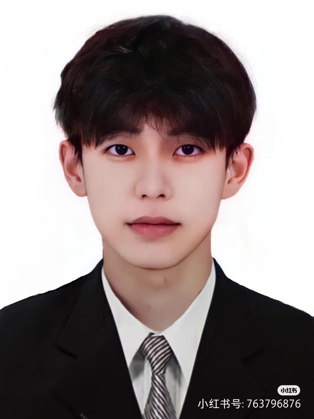 余庆伟@人鱼线的pdd的证件照[亲吻]