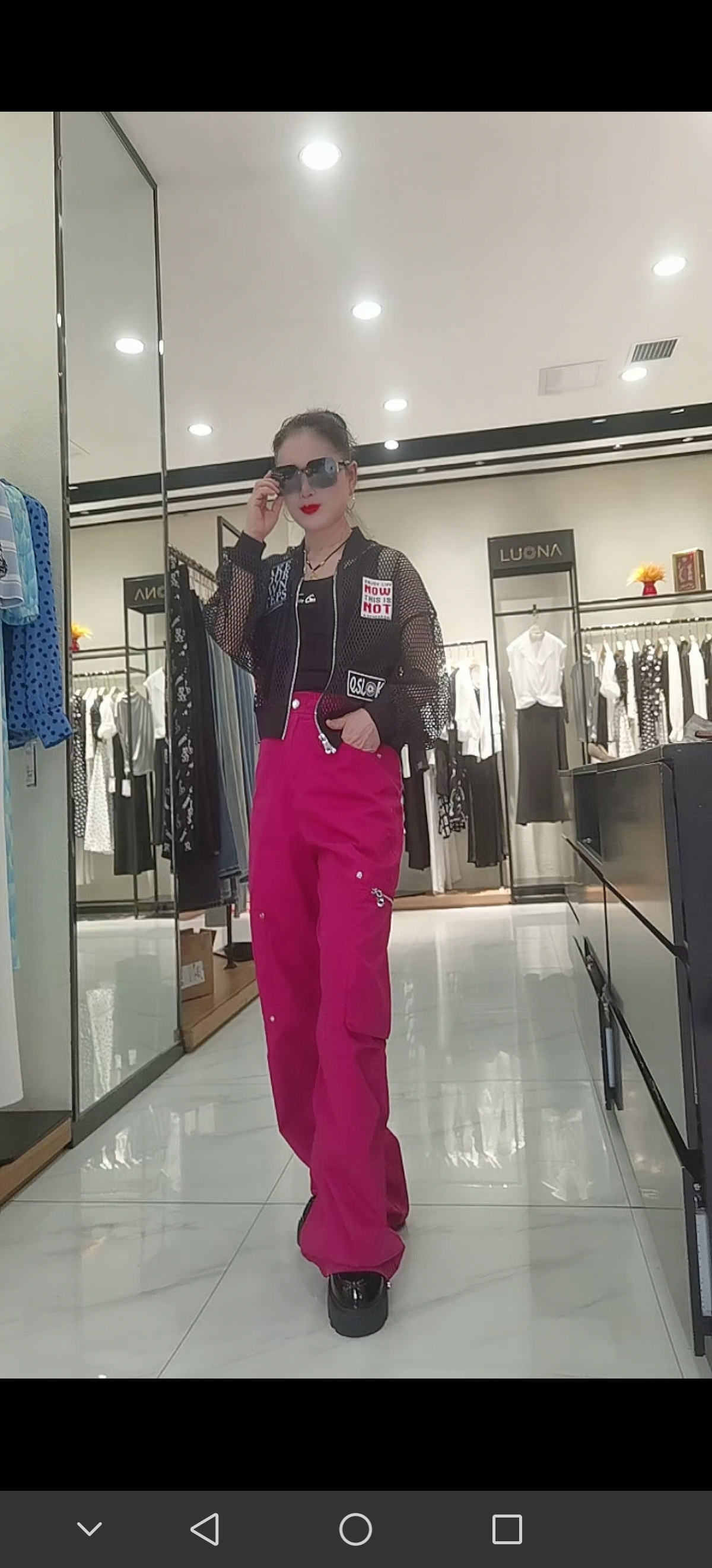 仁怀市国酒南路二转盘邮政珞娜女装店