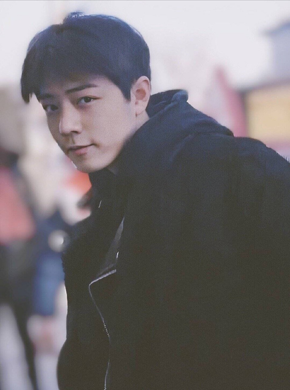 肖战出道前照片有,这哥们土过但没丑过[偷笑][偷笑][偷笑]