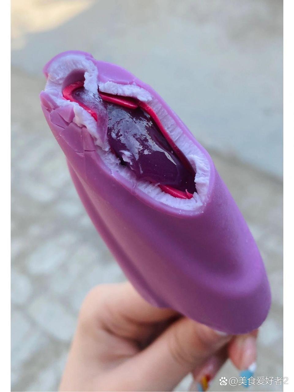 吃货狂欢节# 有姐妹知道这是什么雪糕吗 高速服务区随手买的 吃的