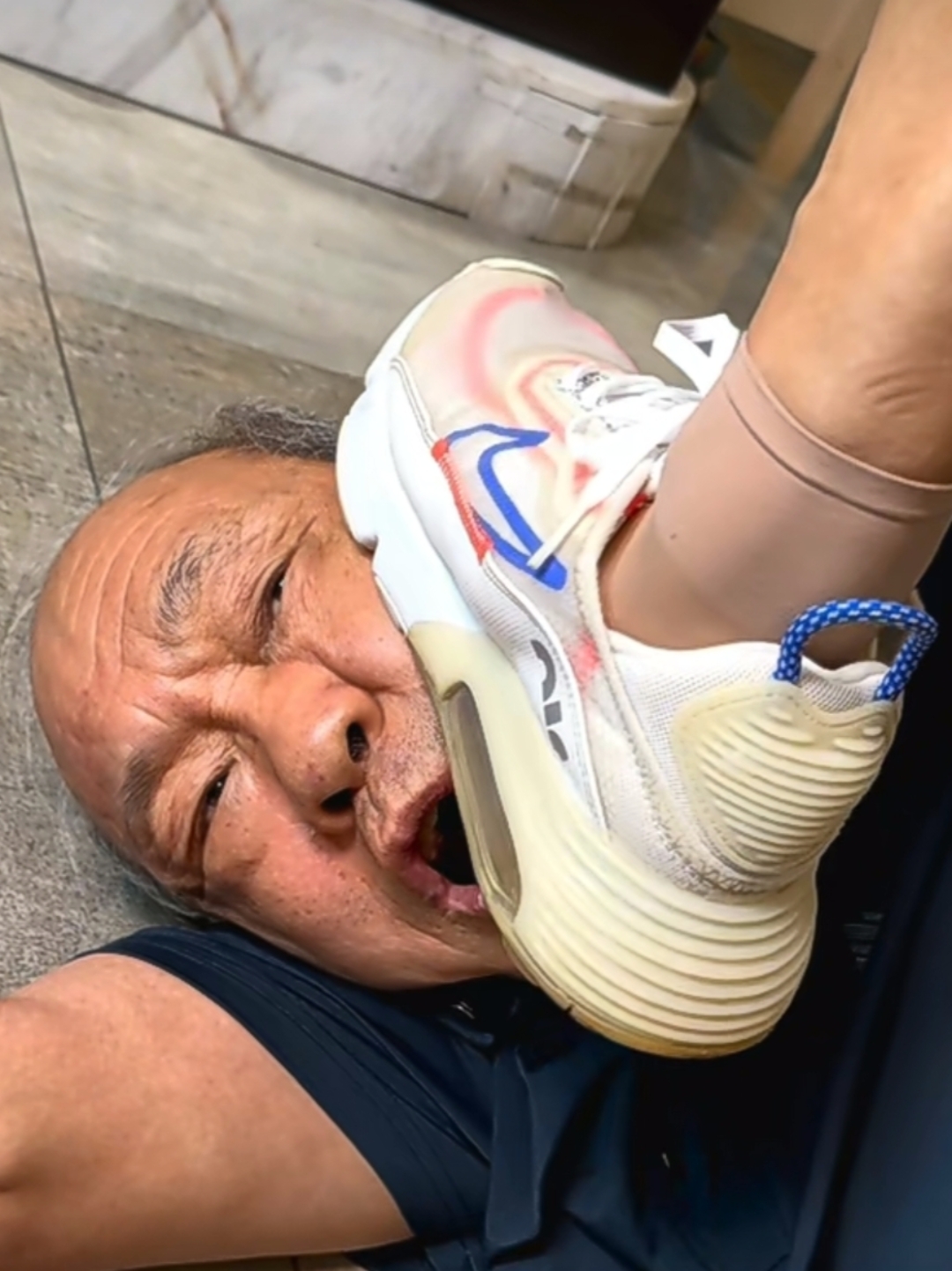 老爷子:我又做家务又听话,而且退休工资已交了,你