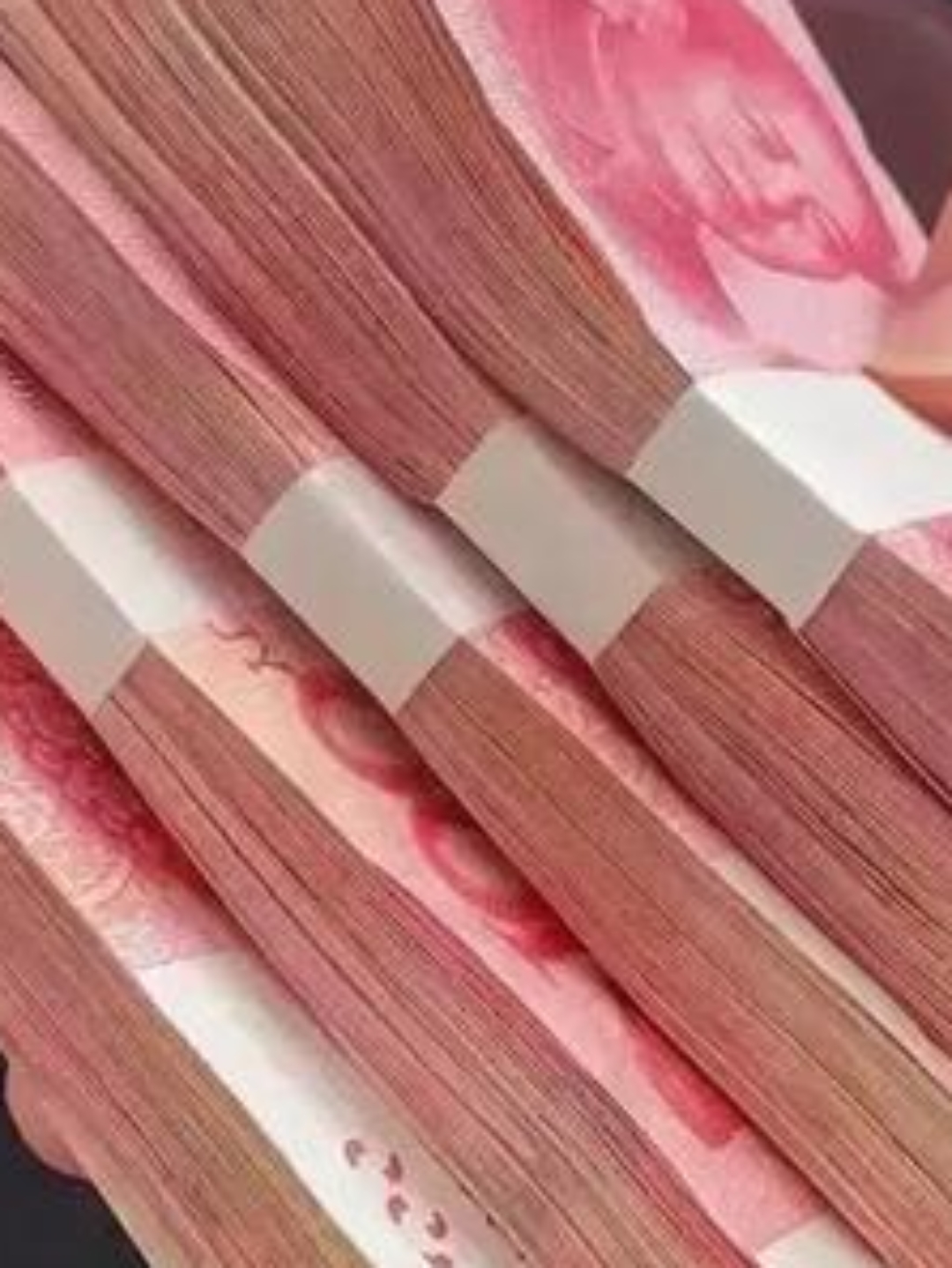 从小一起长大的弟弟要结婚了,作为姐姐的我准备包五万红包,老公知道
