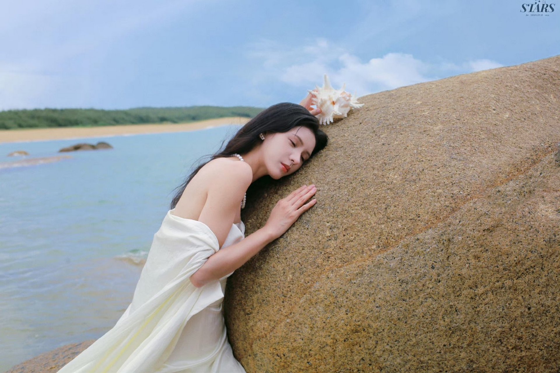 美女# 张予曦时尚芭莎大片拍摄