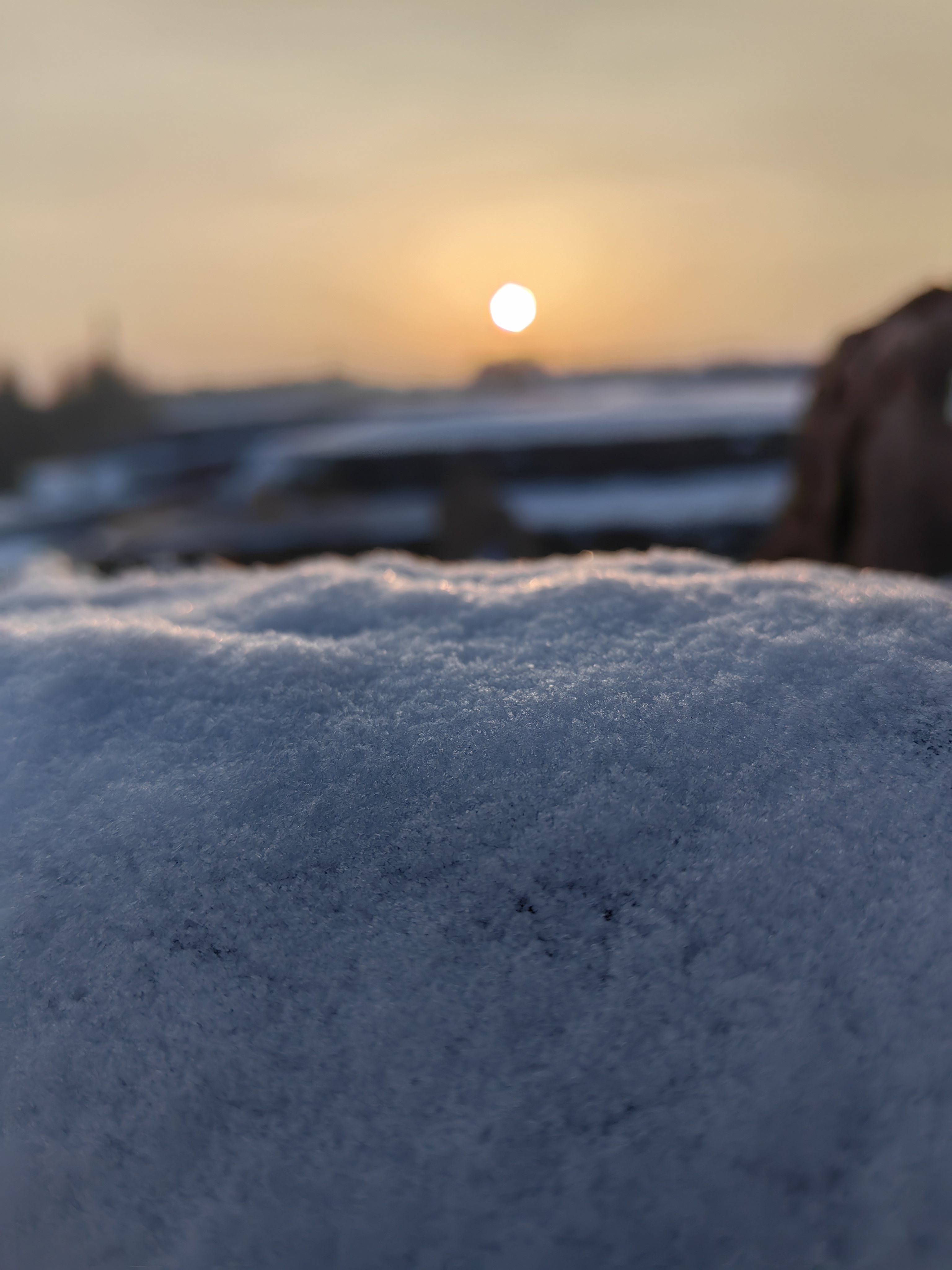 雪后的日落…… 烂漫的轻撒在洁白的晶莹…… 刺破黑暗…… 荣耀黎明
