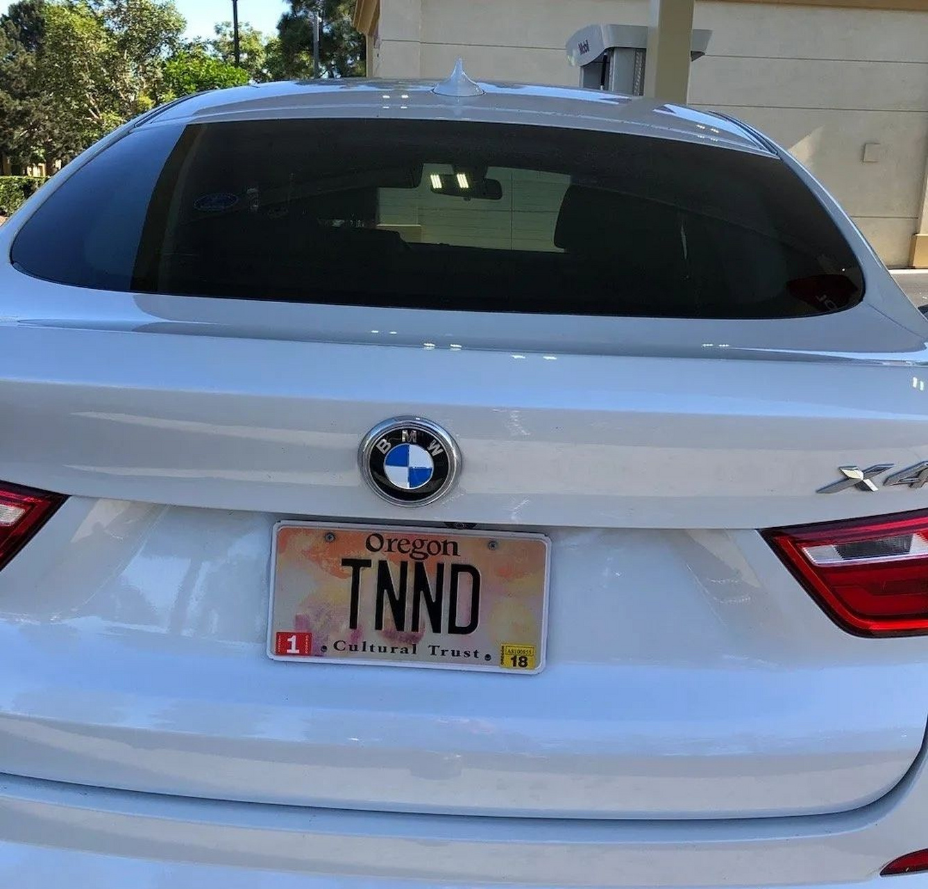 澳大利亚的车牌是可以定制的.