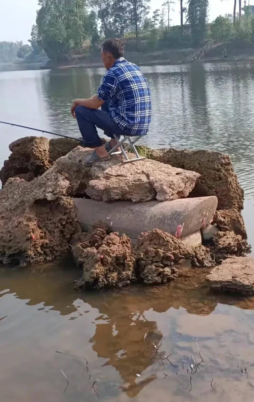 坐于帝棺之上,在命运长河中独钓万古.