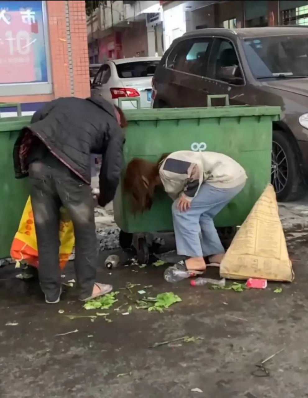 现在这个时代真还有捡垃圾吃的年轻人?