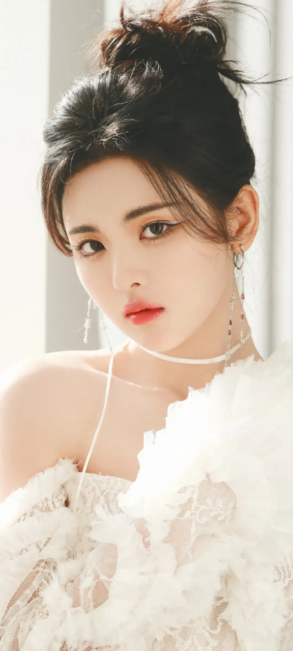 锦鲤杨超越的写真照,看到的都有好运气哟!