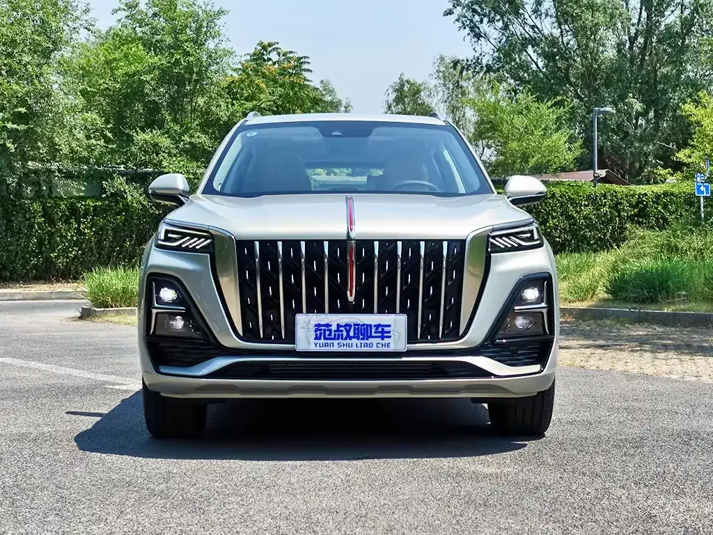 红旗共有12款车型,价格分别为: suv系列: 1. hs3,价格15.88万元; 2.