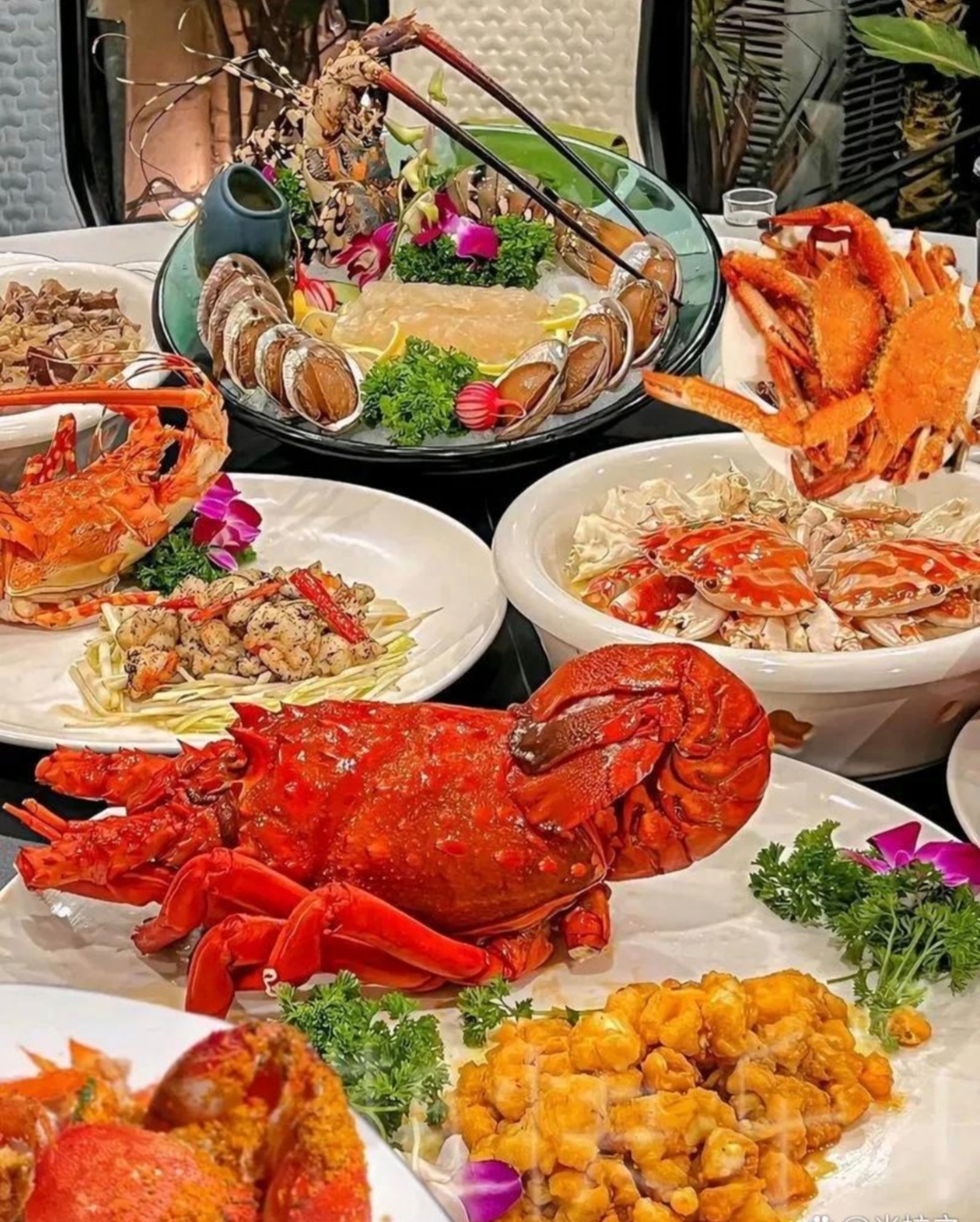 "浙江,男子抽奖中了8万元,他一高兴,就带一家人去吃海鲜大餐,点了1000