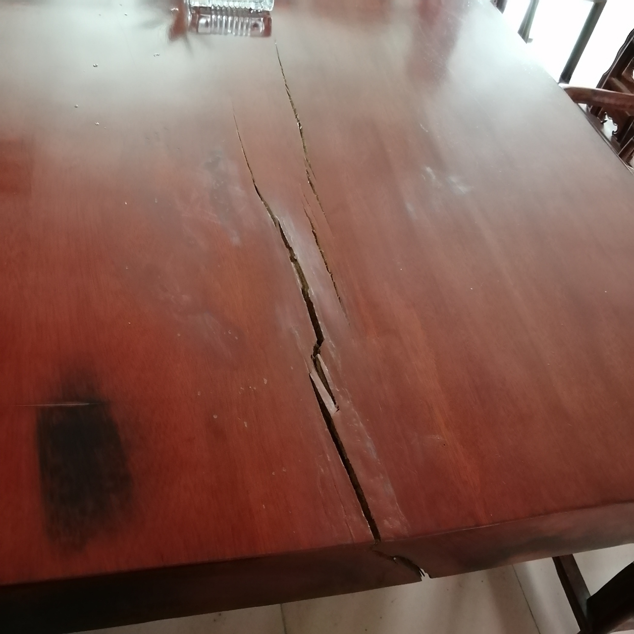 大板木开裂严重,要报废了吗,能修吗?普通填木屑修肯定不行了.