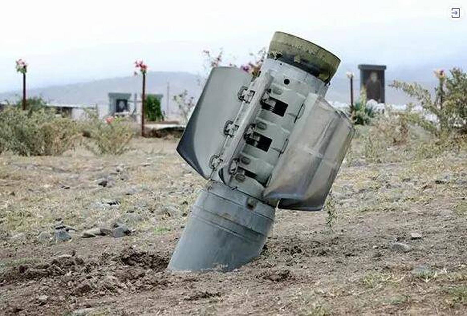 呼啸飞来一横祸 一头扎地闷不乐 众问天使哪里来 臭弹害羞说盟国