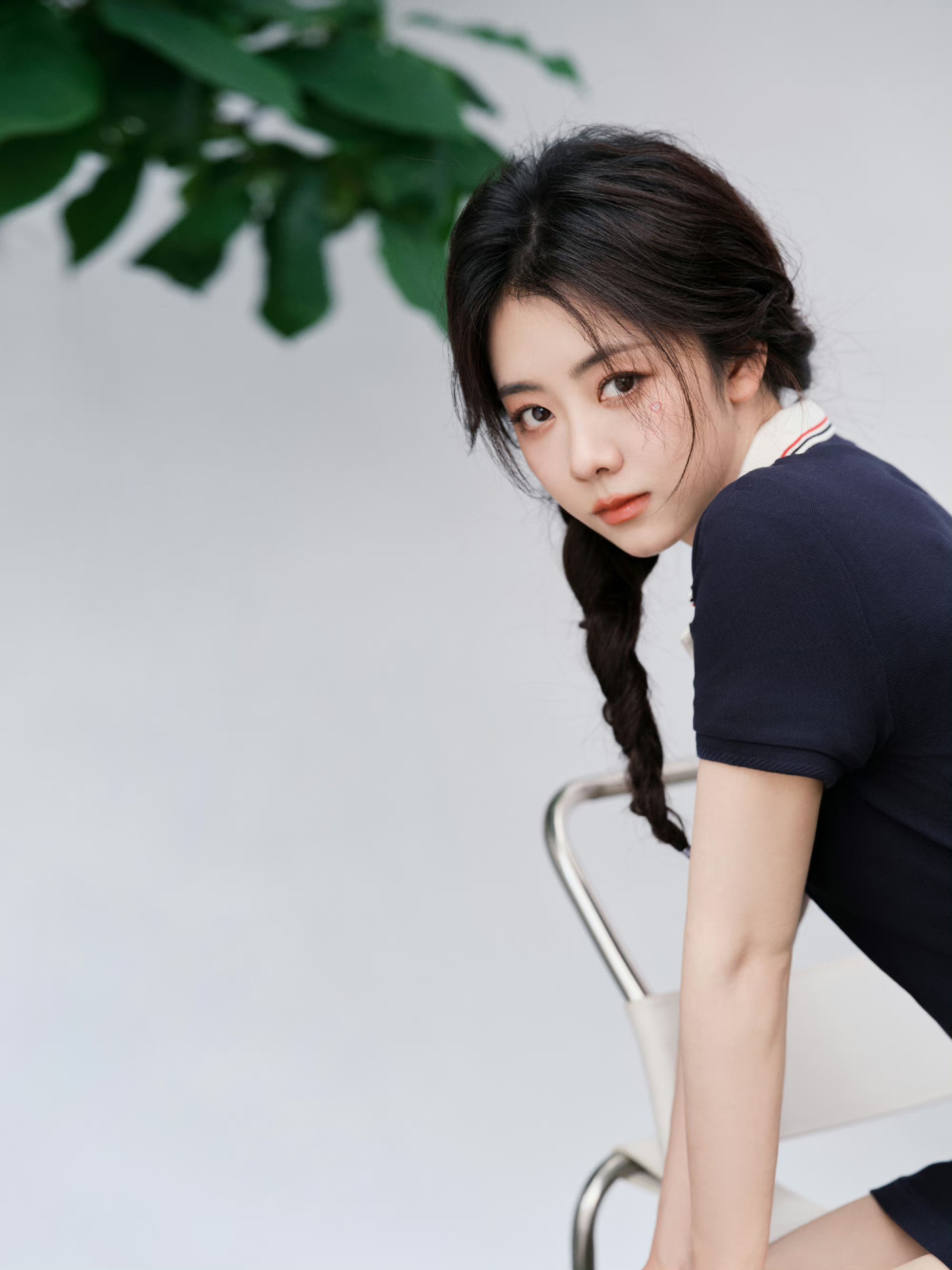 单边麻花辫陪脸颊爱心妆,还有polo连衣裙青春女大,活力四射,美丽无限!