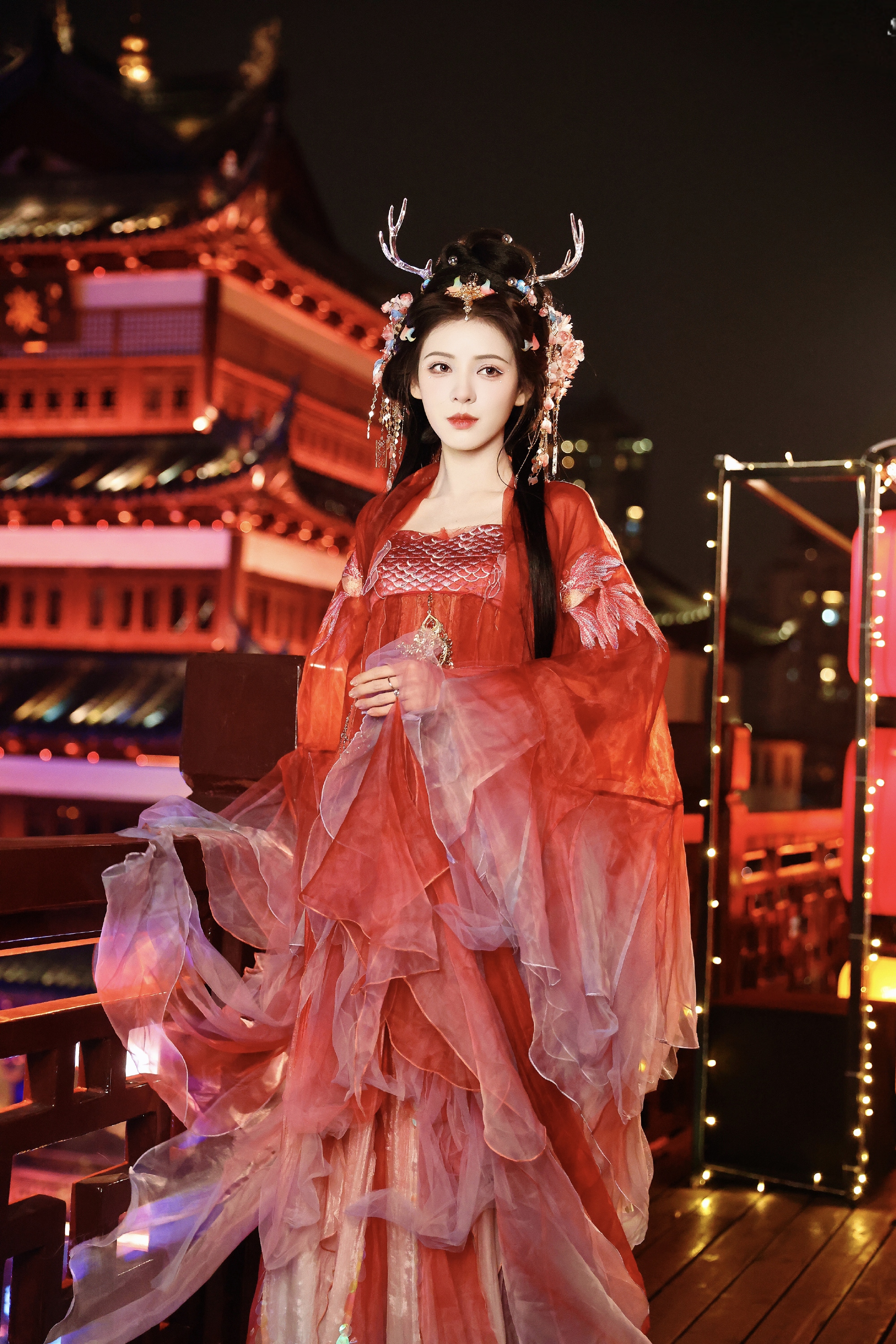 这是从画里走出来的美人吧～,张予曦红衣龙女真的美翻了啊!