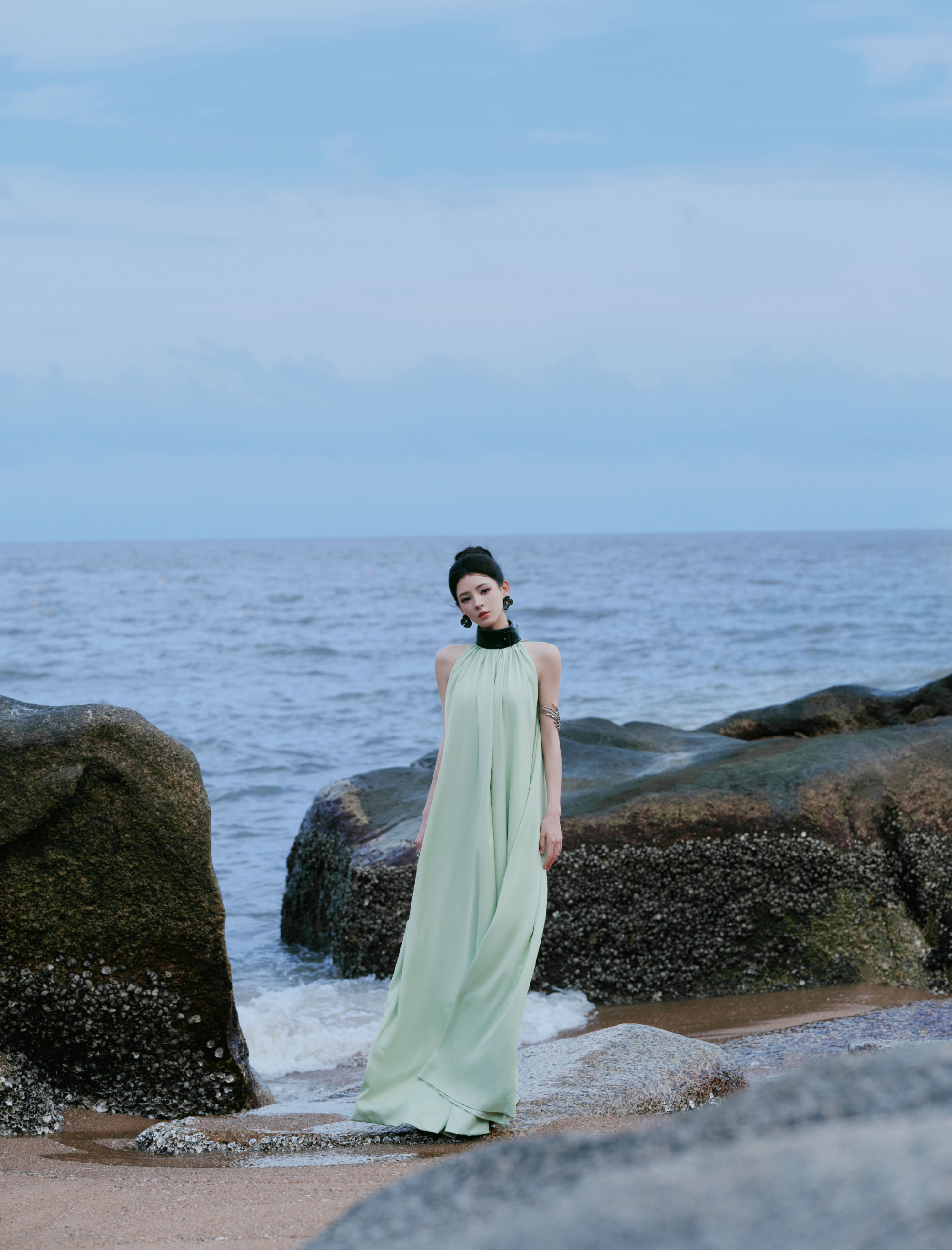 高考后必做的事# 石上春色,轻抚时光的裙摆.张予曦澳门随拍!美美滴!