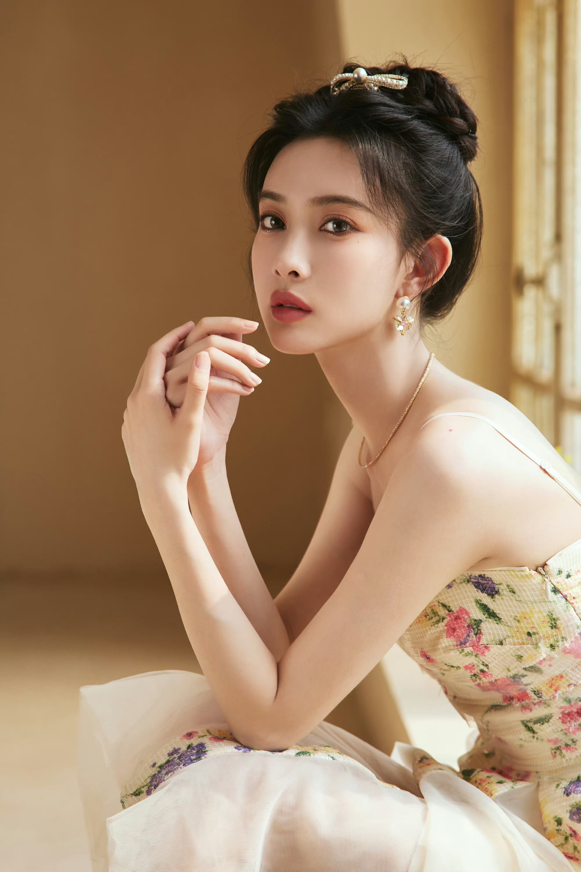 孟子义碎花吊带裙明媚甜美又气!好为孟子义心动啊!