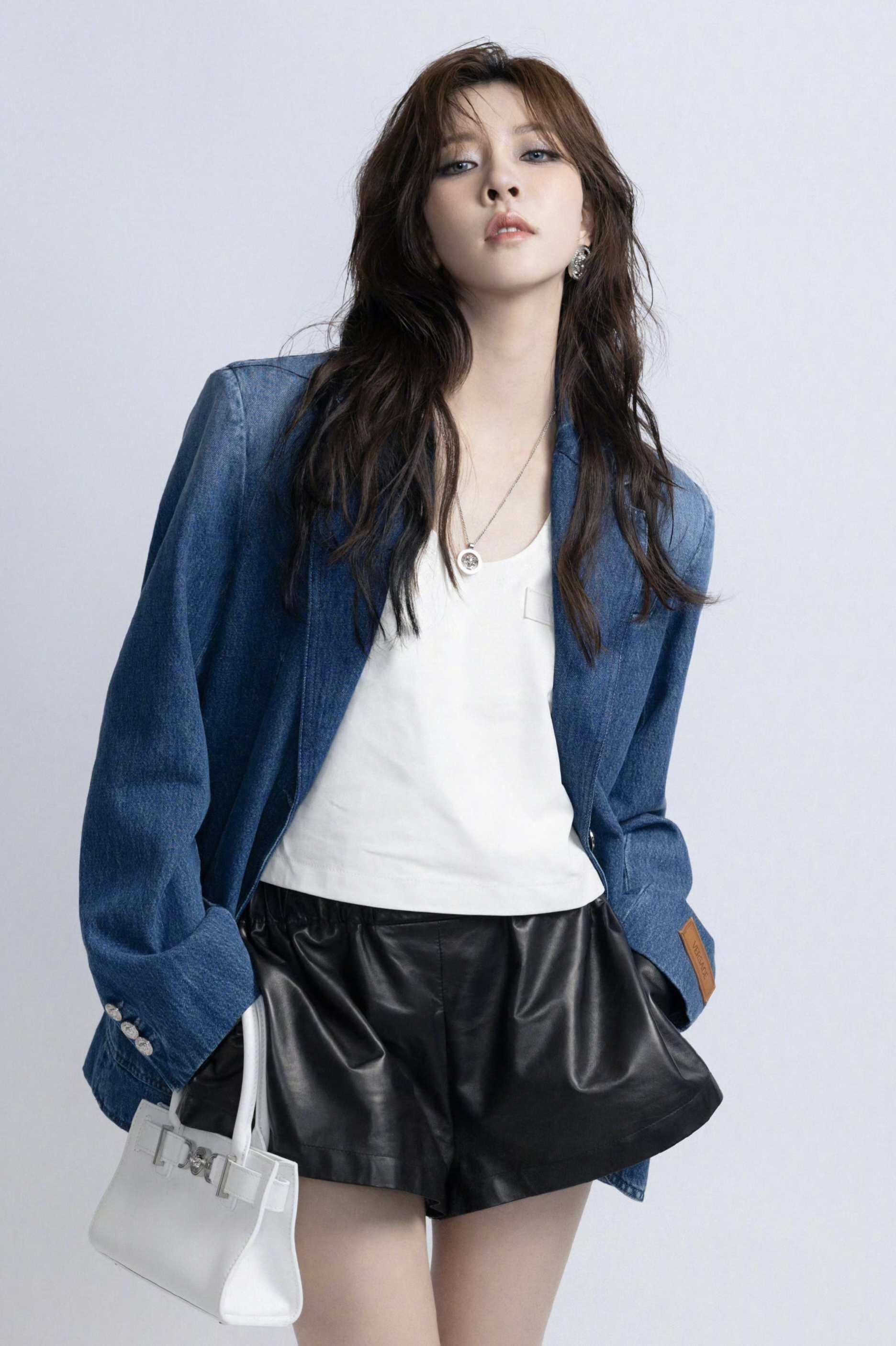 身材和状态一直保持的好好 穿西装气场全开 67又酷又飒!#宋妍霏