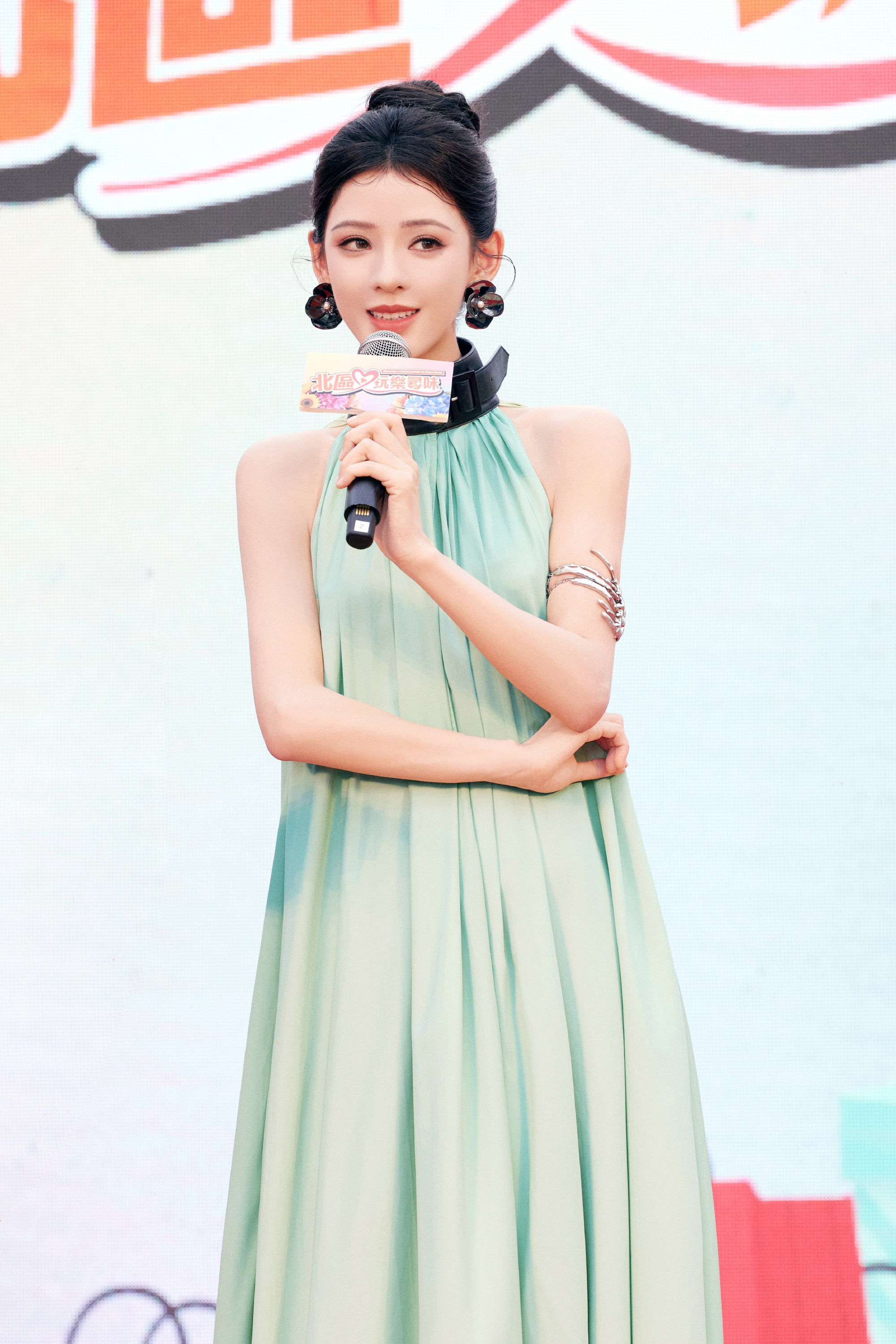 高考后必做的事# 石上春色,轻抚时光的裙摆.张予曦澳门随拍!美美滴!