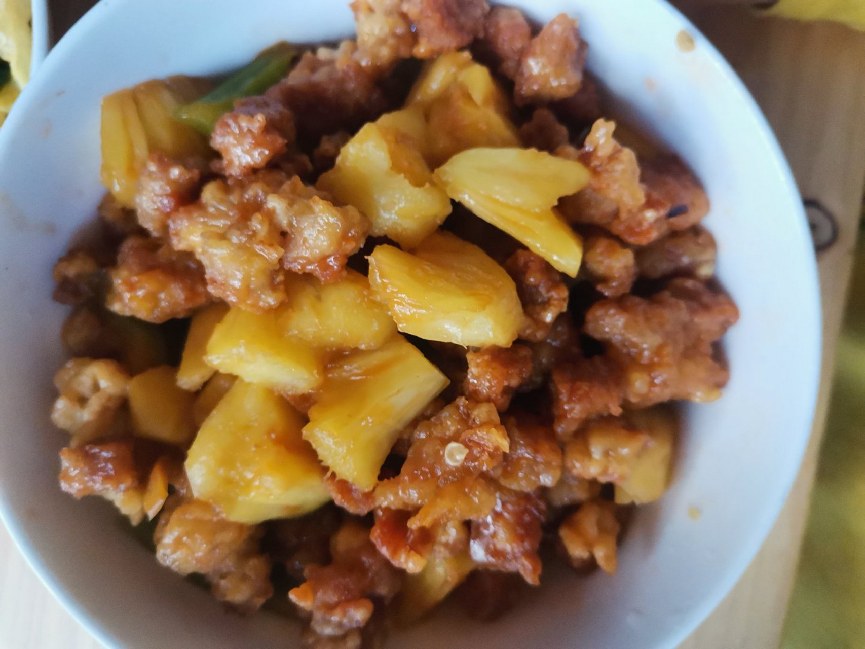 昨天在百度上面看了超子美食,里面有一道菜菠萝咕咾肉,看着很好吃的