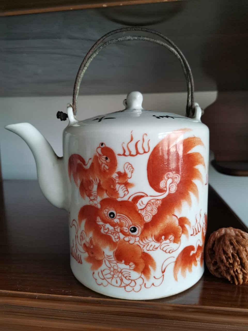 清末瓷画大师方家珍作品,红黄狮子茶壶,全品.