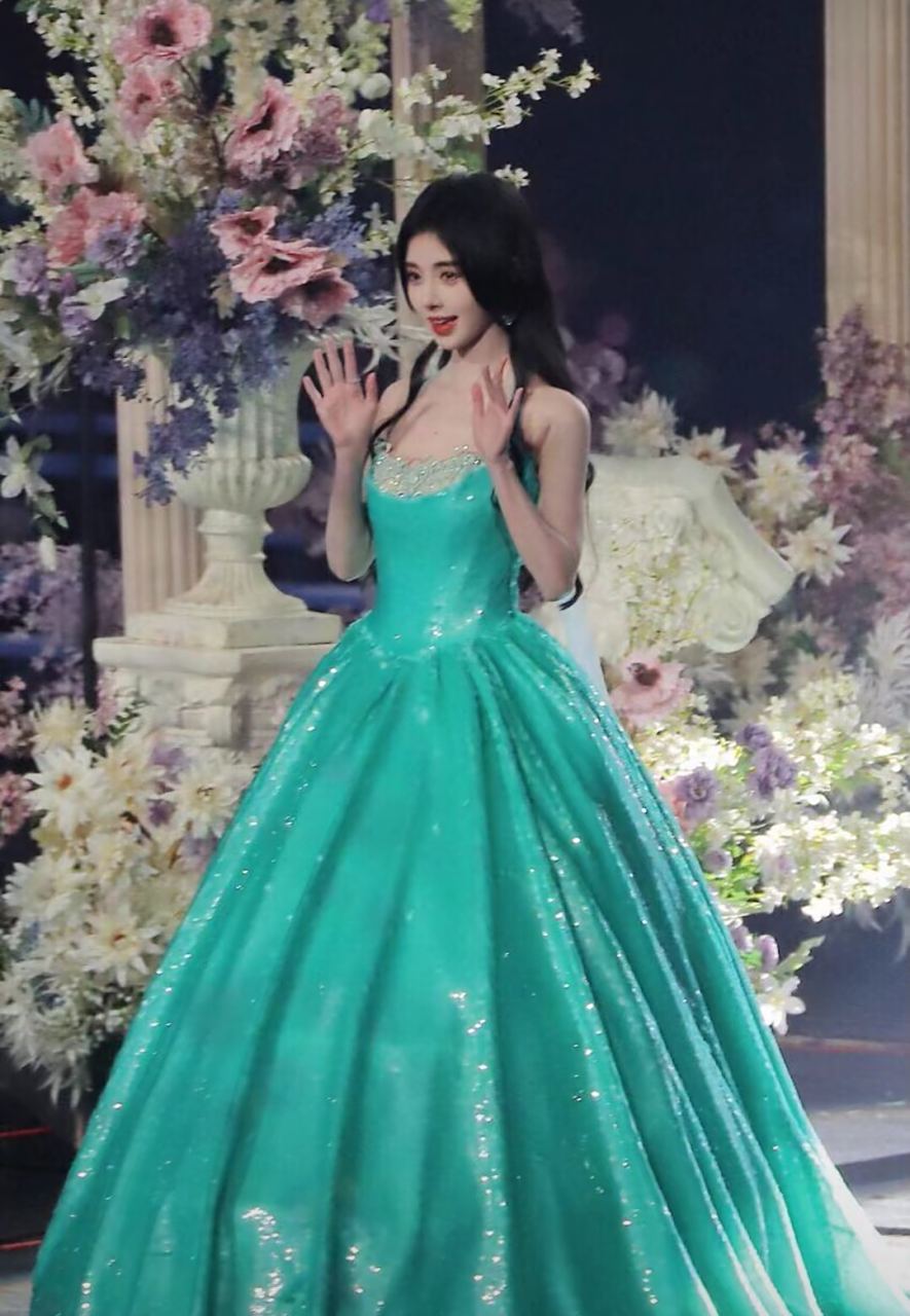 鞠婧祎# #丝芭家族十周年演唱会