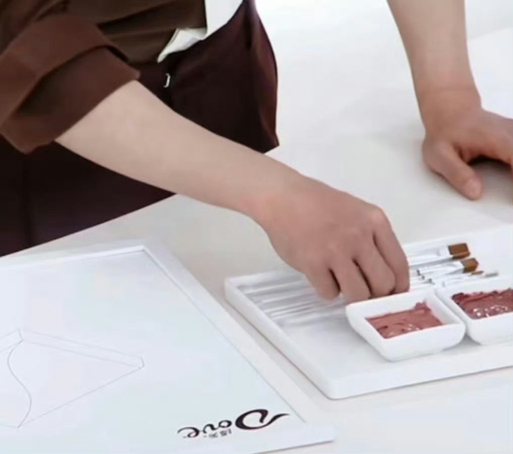 肖战的"炭烤兔爪"又上线了,还蛮可爱的