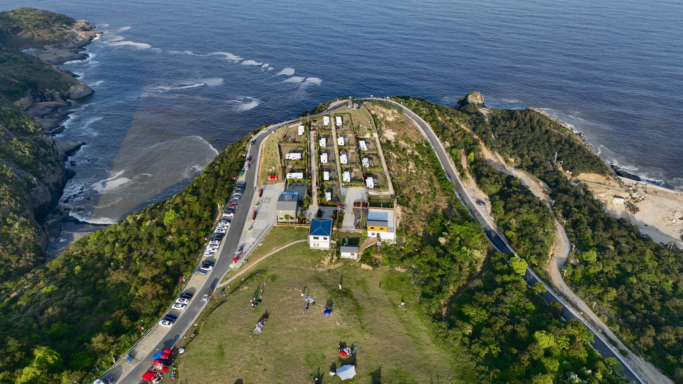 本来去温州最著名的房车露营基地:苍南韭菜园房车营地,是为了航拍在