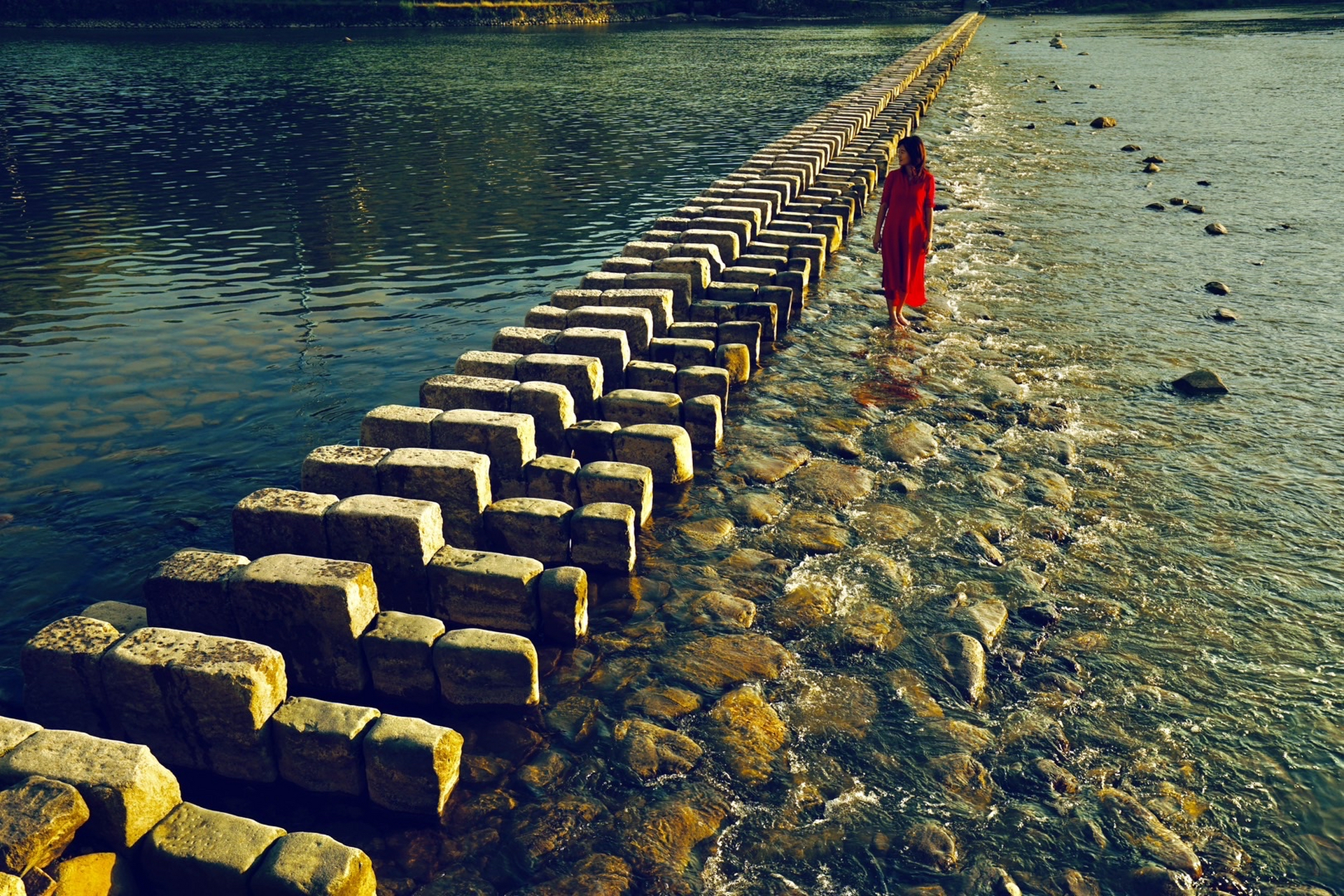 泰顺仕水碇步,世界最长的古碇步,夏日的玩水天堂,特别是夕阳下,随便