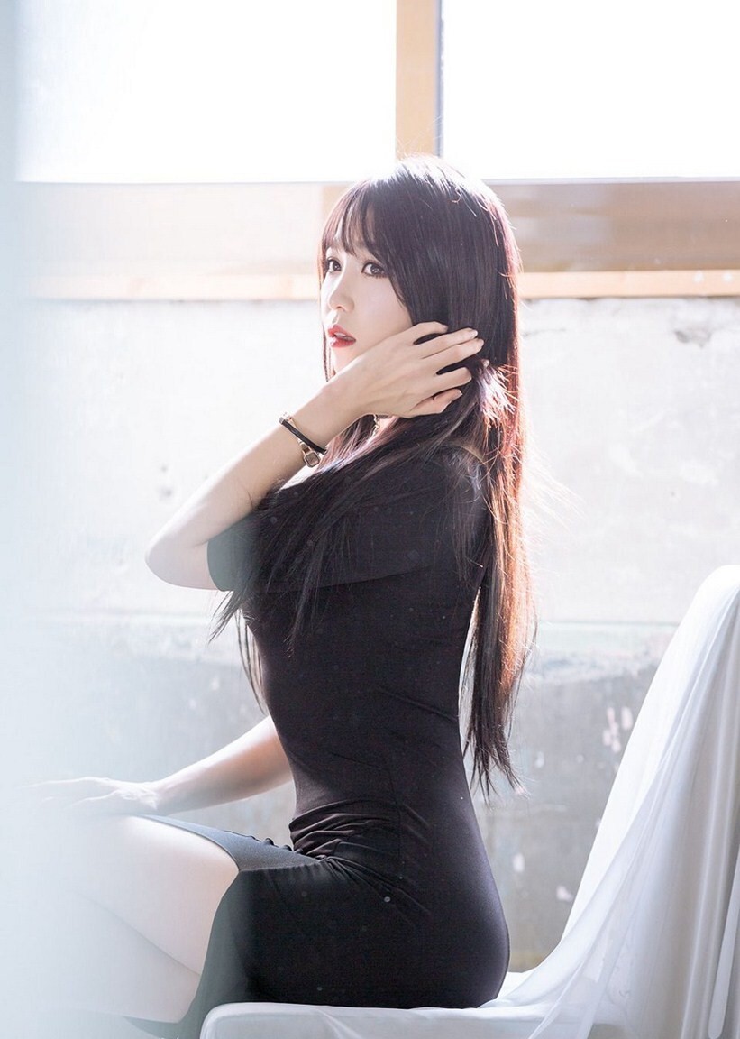 揭秘她自信撩人的秘密武器  有没有发现这位小姐姐的撩人之处?