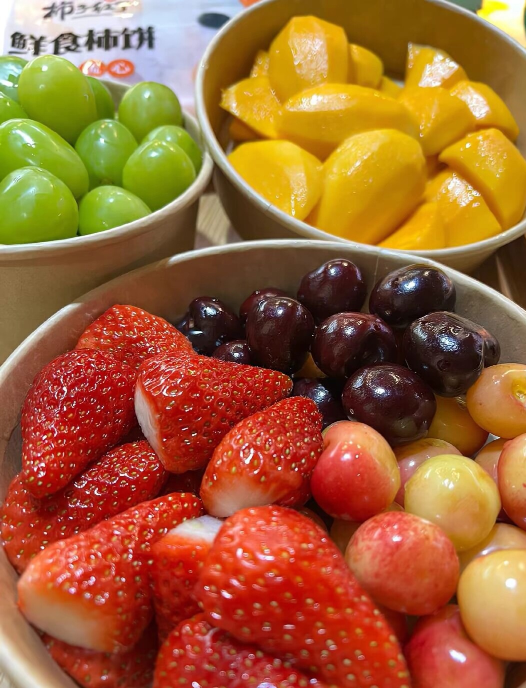 晒出你的奥运观赛美食# 将各种水果洗干净,切成块装盘边看奥运边吃