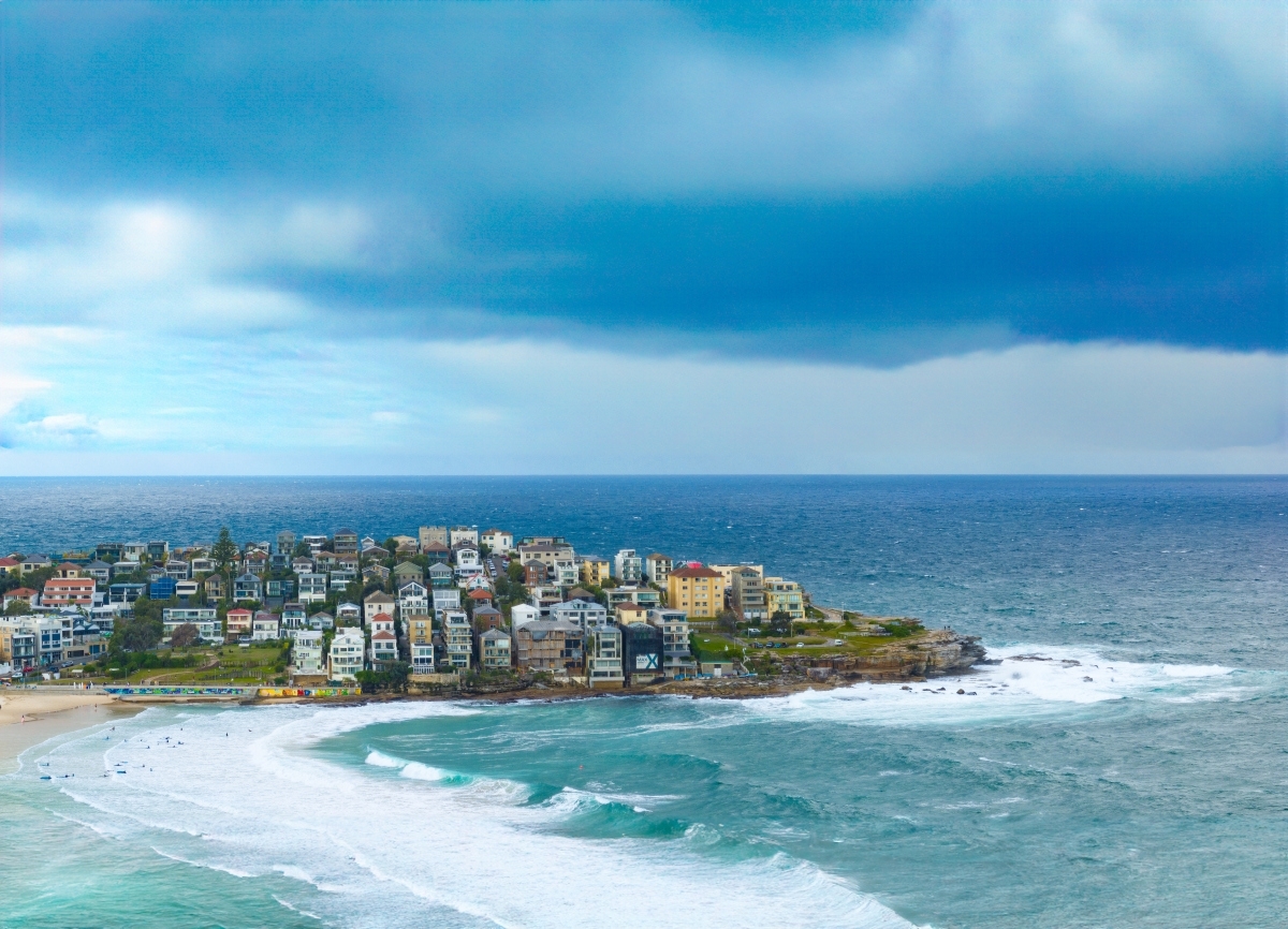 地中海式脱发.头部四周有头发,唯独中间一块露出头皮