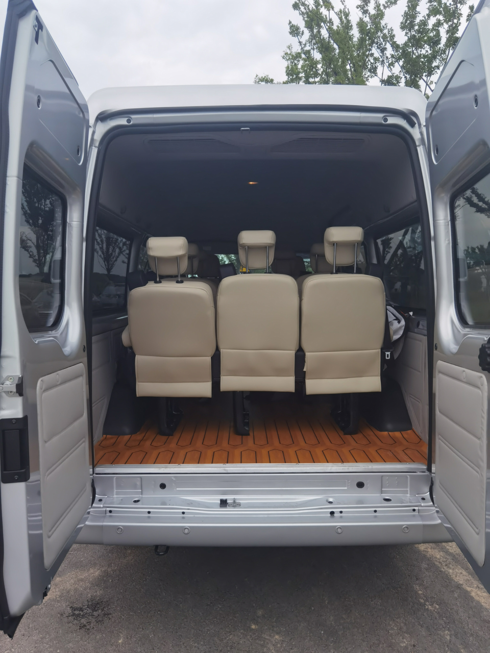 9座商务车,9座租车,支持自驾代驾