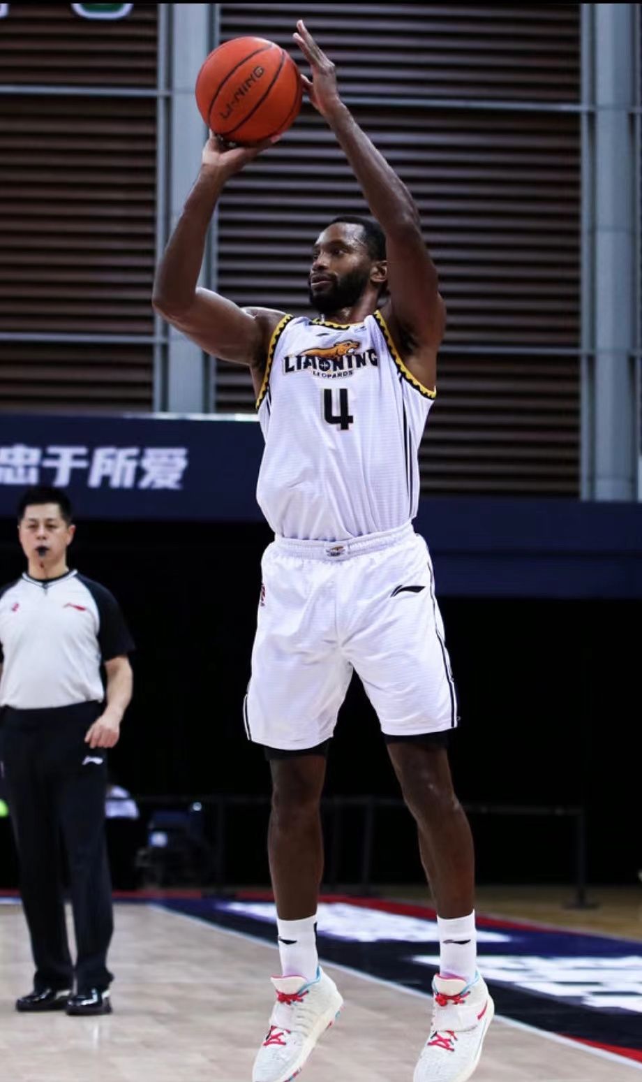 2017年6月30日,cba广州男篮与效力于西甲联赛的美籍后卫凯尔·福格