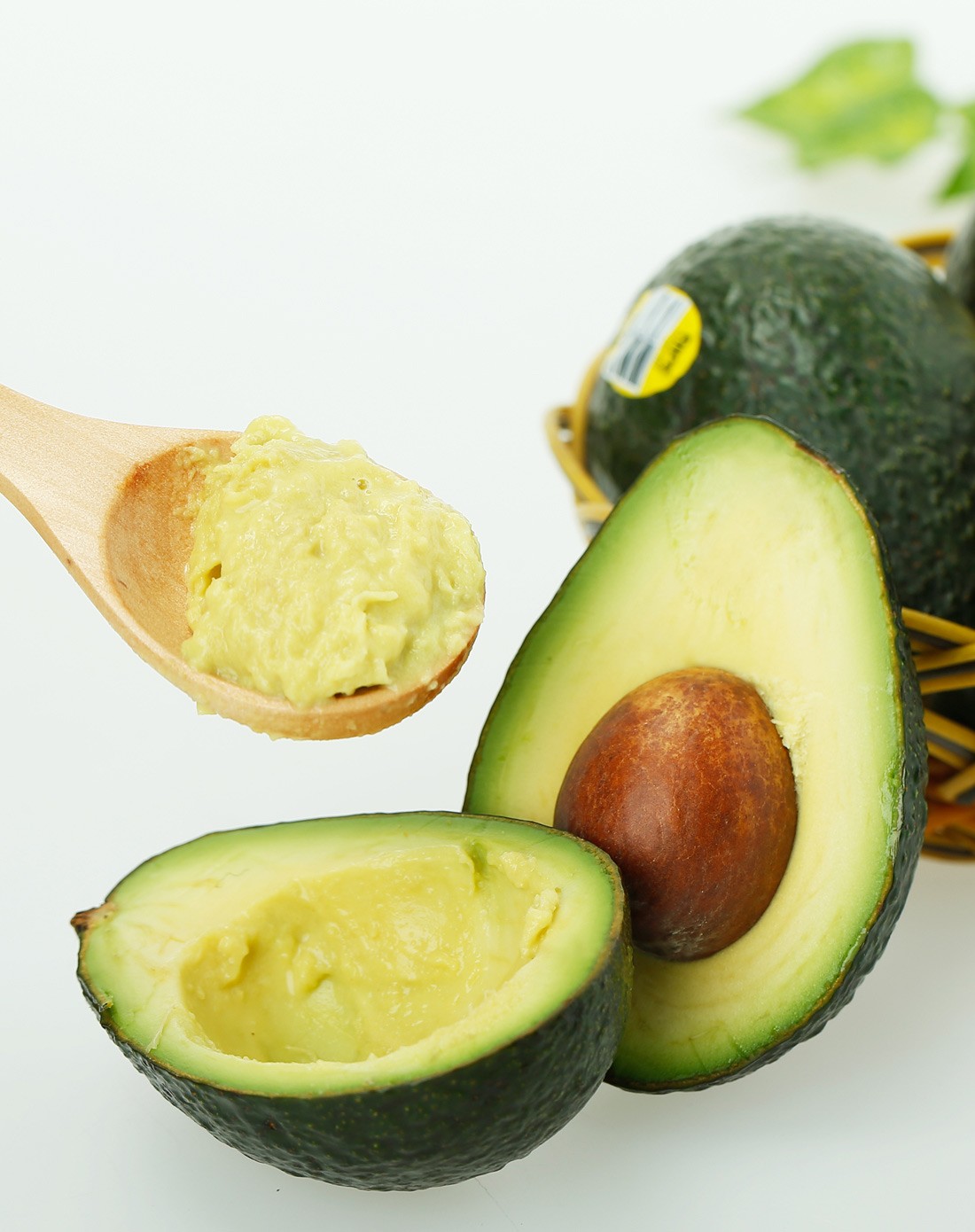 在彩云之南的云南,有一种神奇的果实——哈斯牛油果,它拥有着如诗如画