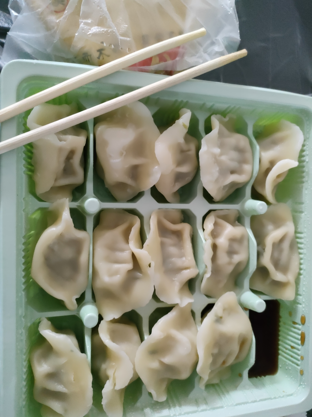 很喜欢吃饺子,只是可惜家人都忙着没时间做,只能点外卖聊以慰藉.