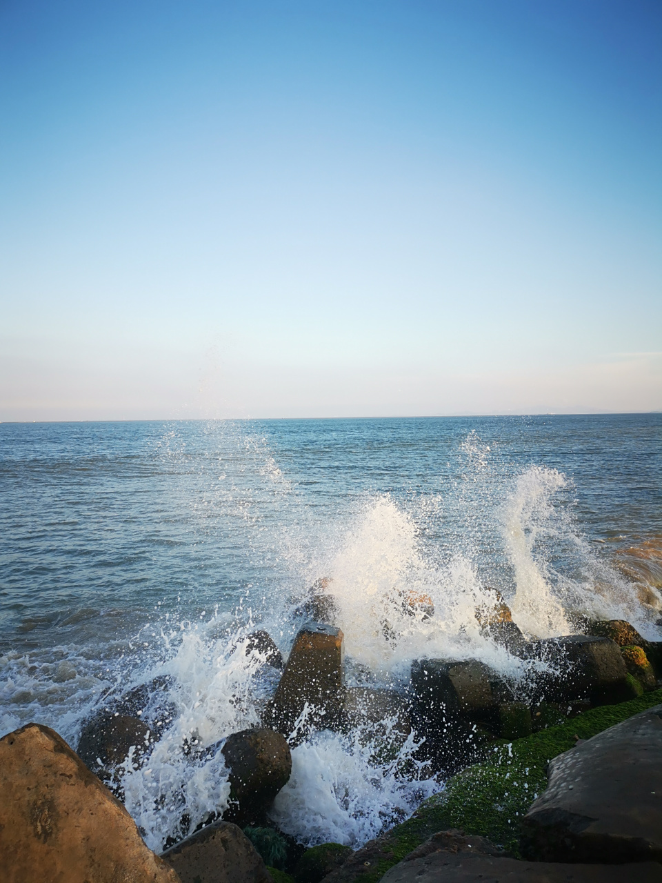 自在威海 快来看一看海天一色,一望无际的大海,听一听海浪拍岸的涛声