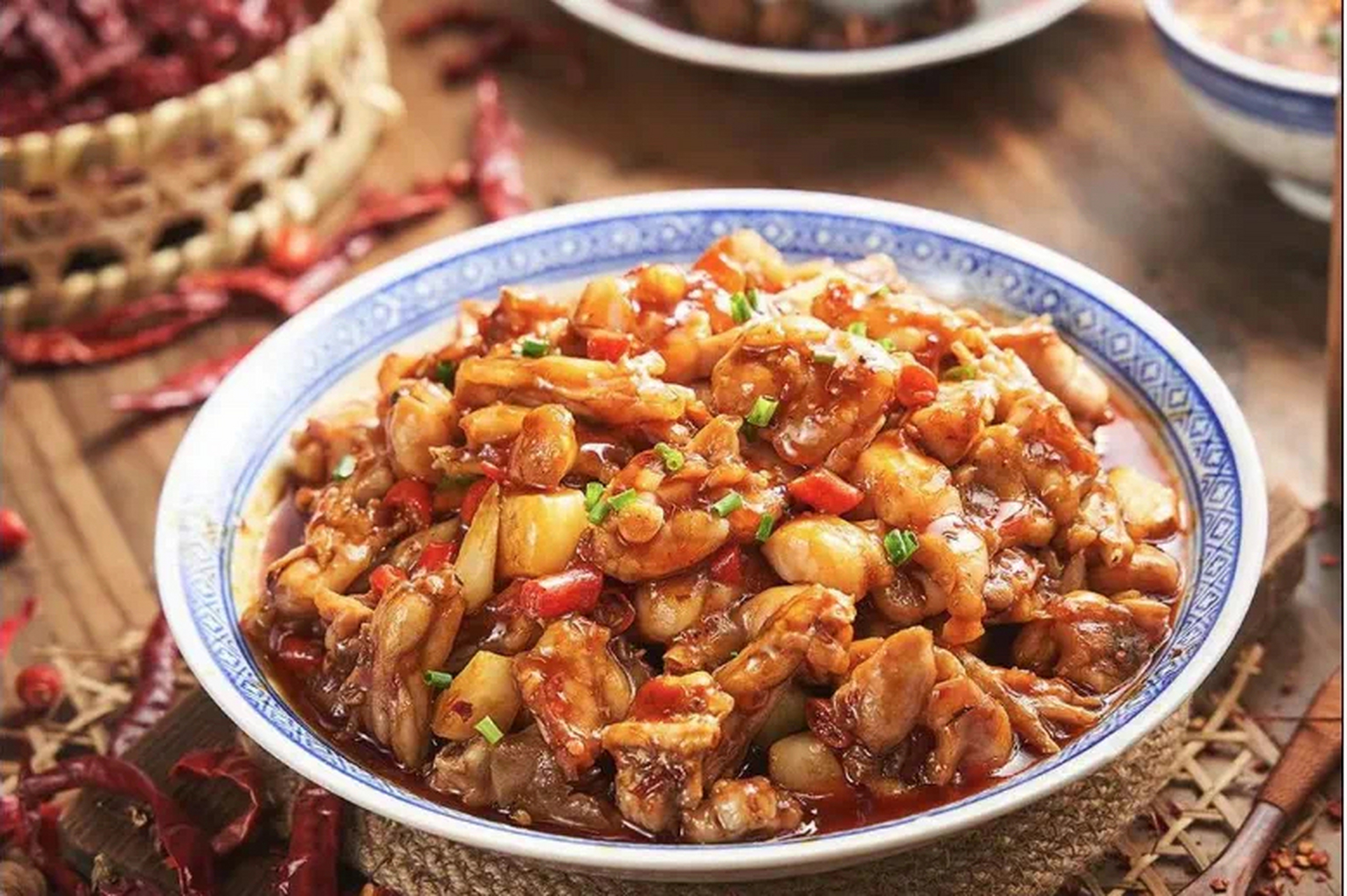 贴秋膘的第一口赣菜#  南昌老三样 推荐菜品 蟹脚捞粉:螃蟹脚鲜辣