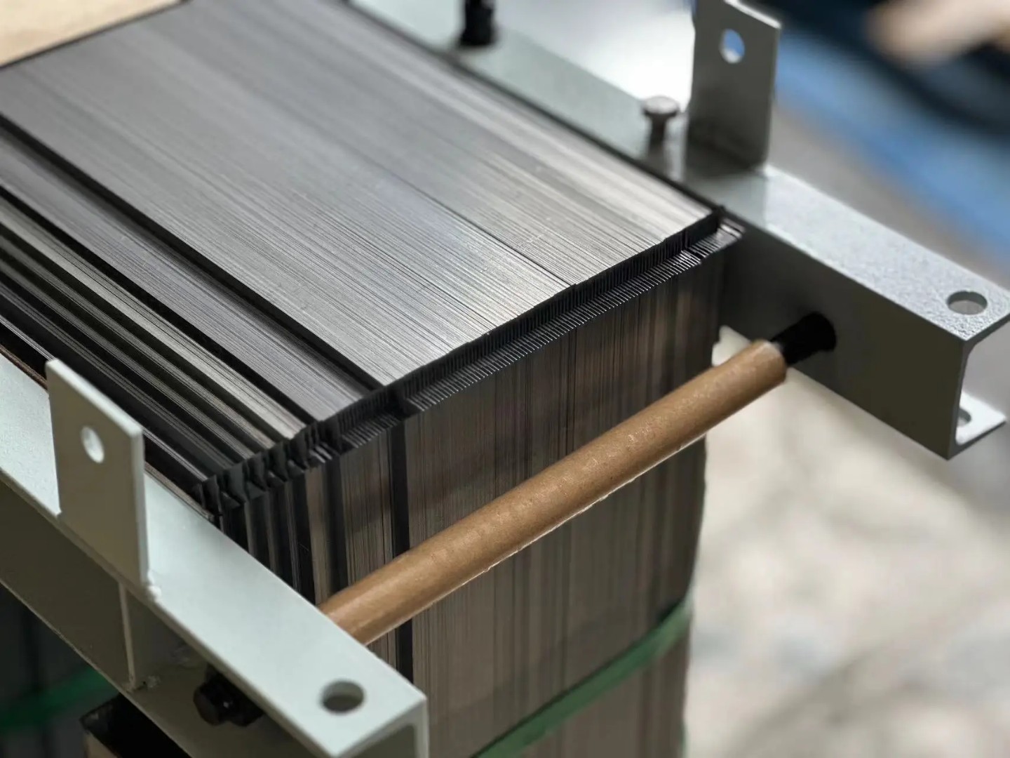 变压器铁芯是变压器的关键部件,主要描述如下: