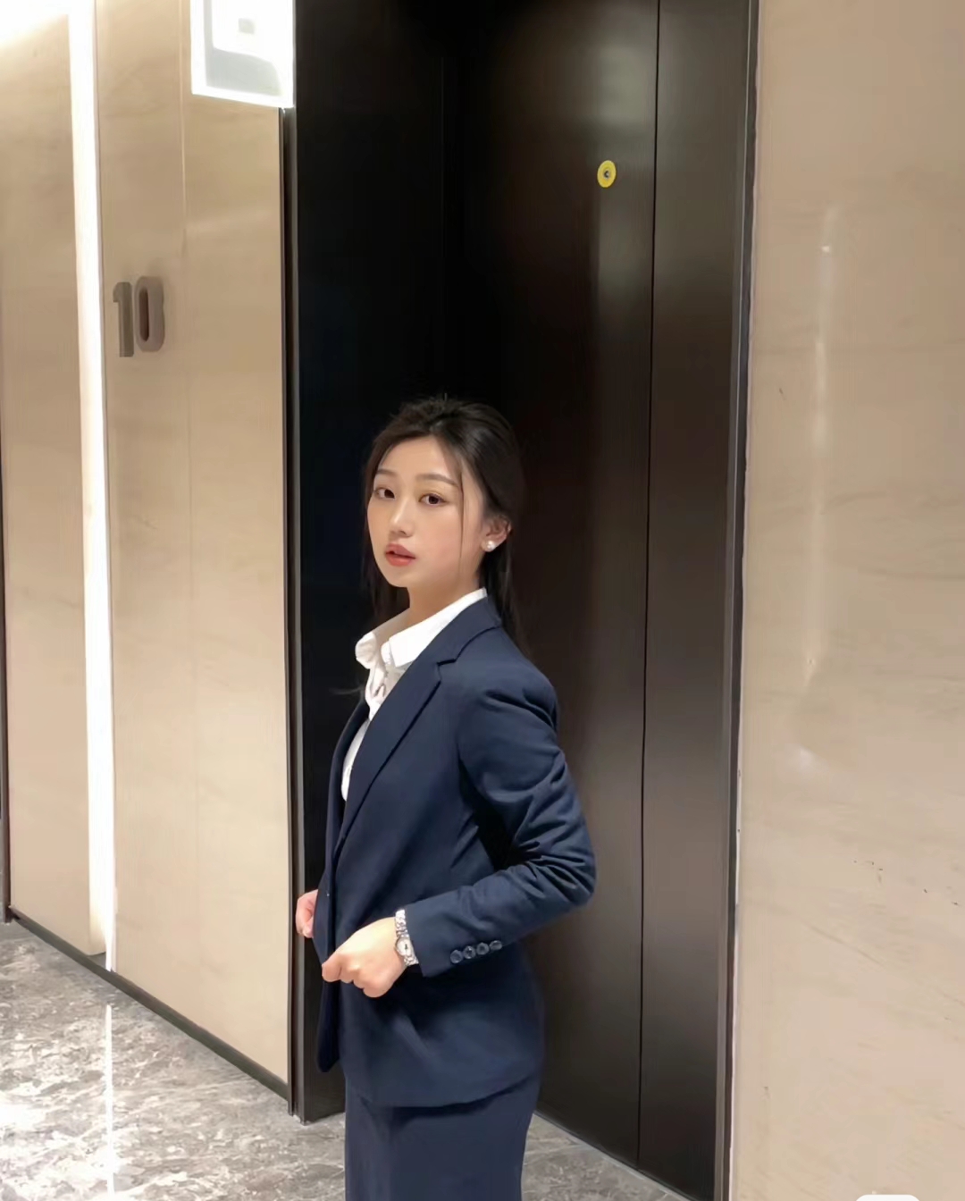 证券公司周末上班吗(证券公司周末是否上班)