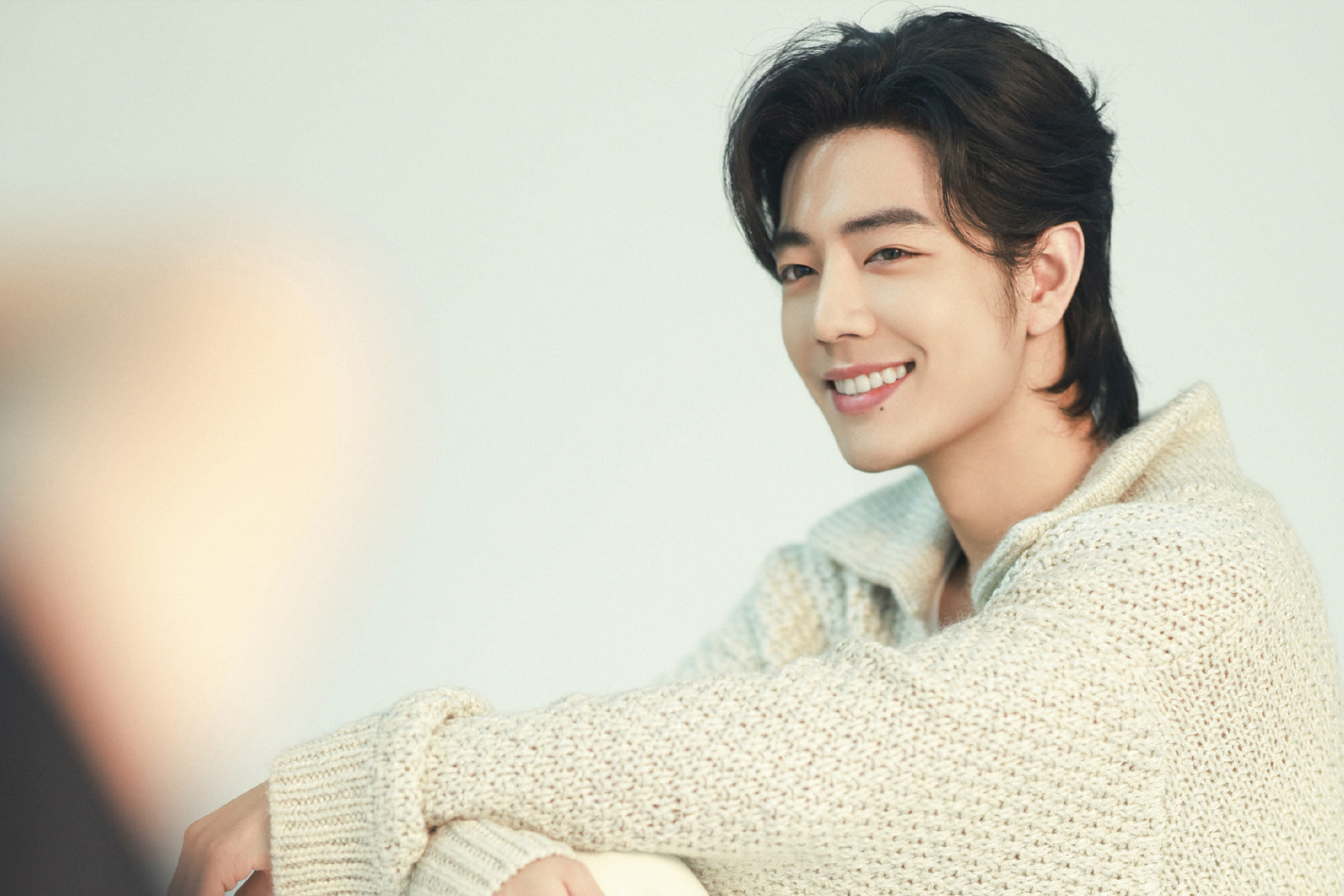 肖战[超话]##肖战冷暖反差大片# 完全两种不同的气质,一个是霸道总裁