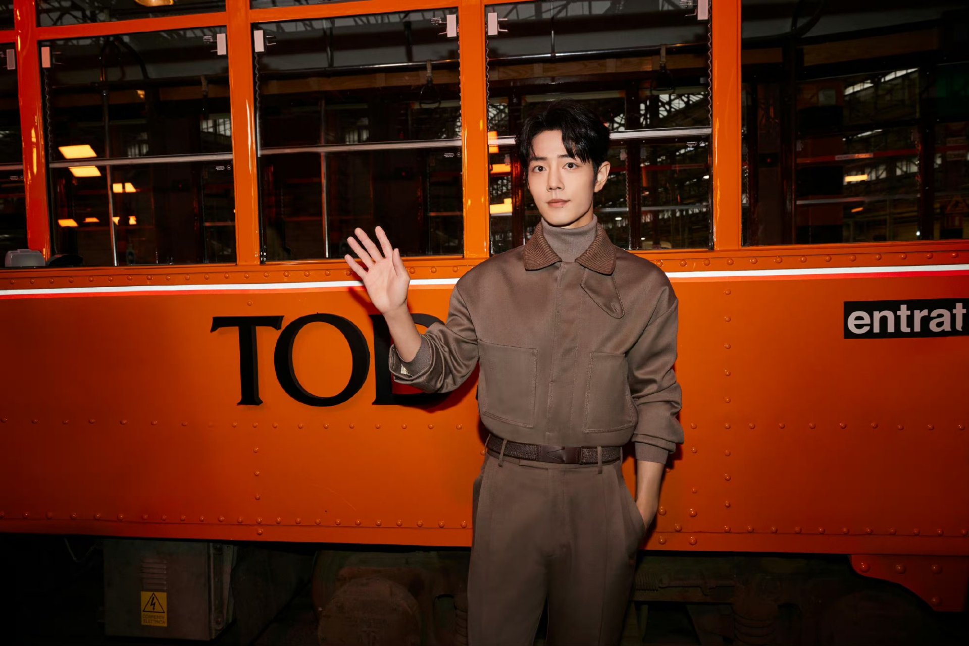 全球品牌代言人@x玖少年团肖战daytoy 出席#tods2024秋冬系列时装秀#.