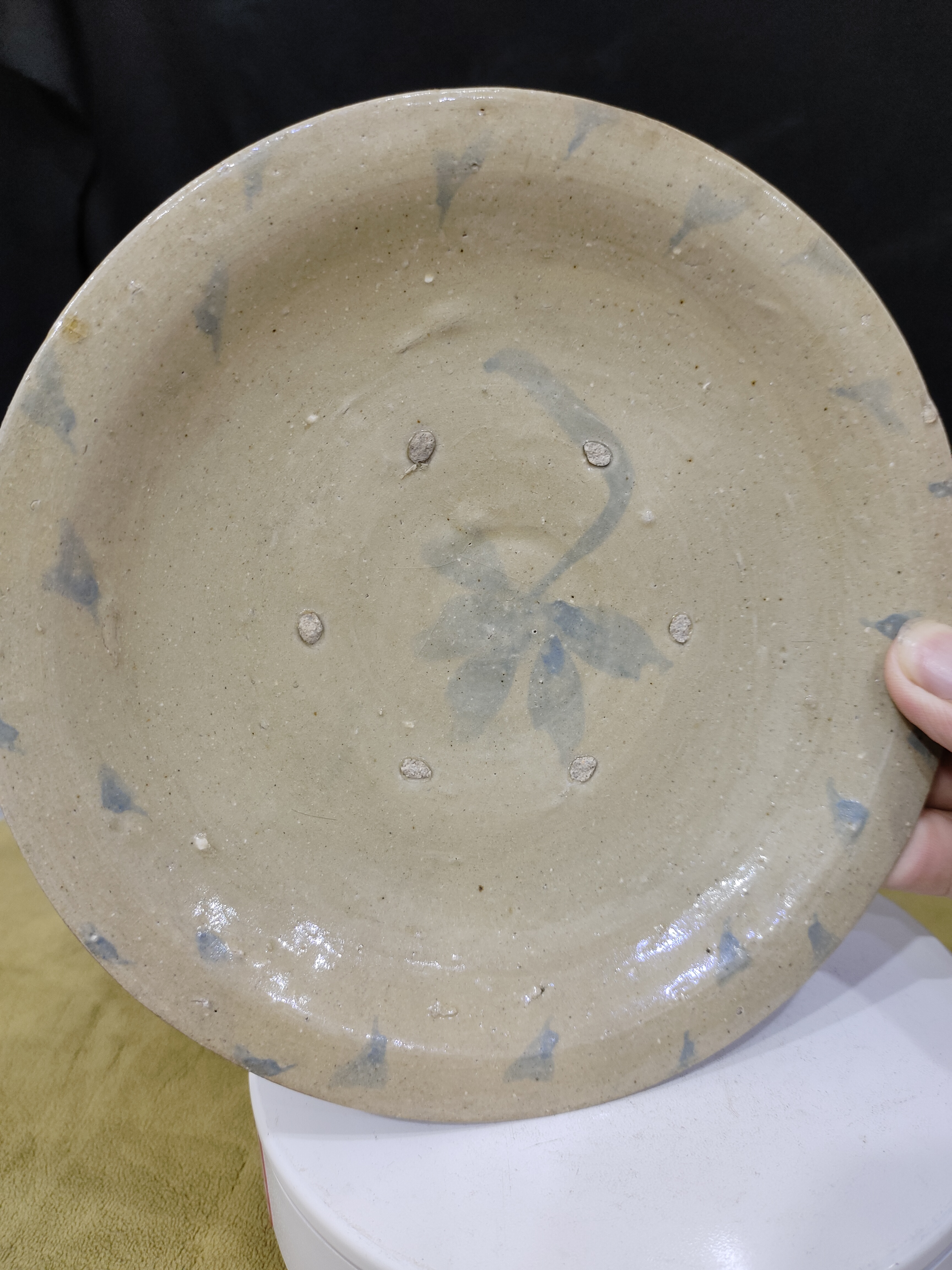 海捞瓷回流瓷,,明代青花瓷的胎体洁白细腻,瓷化程度较高,釉质薄而透明