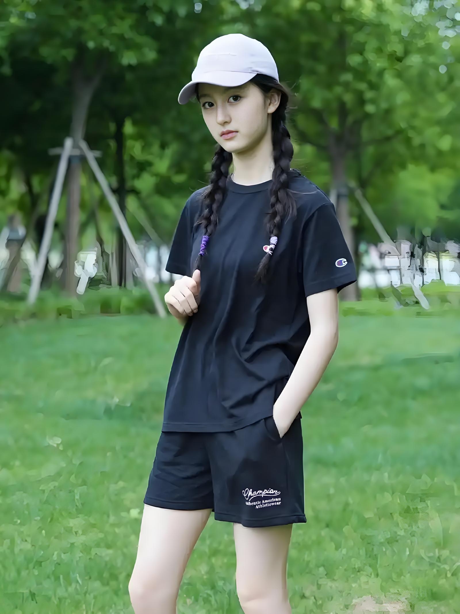 裴佳欣,可爱清纯满满