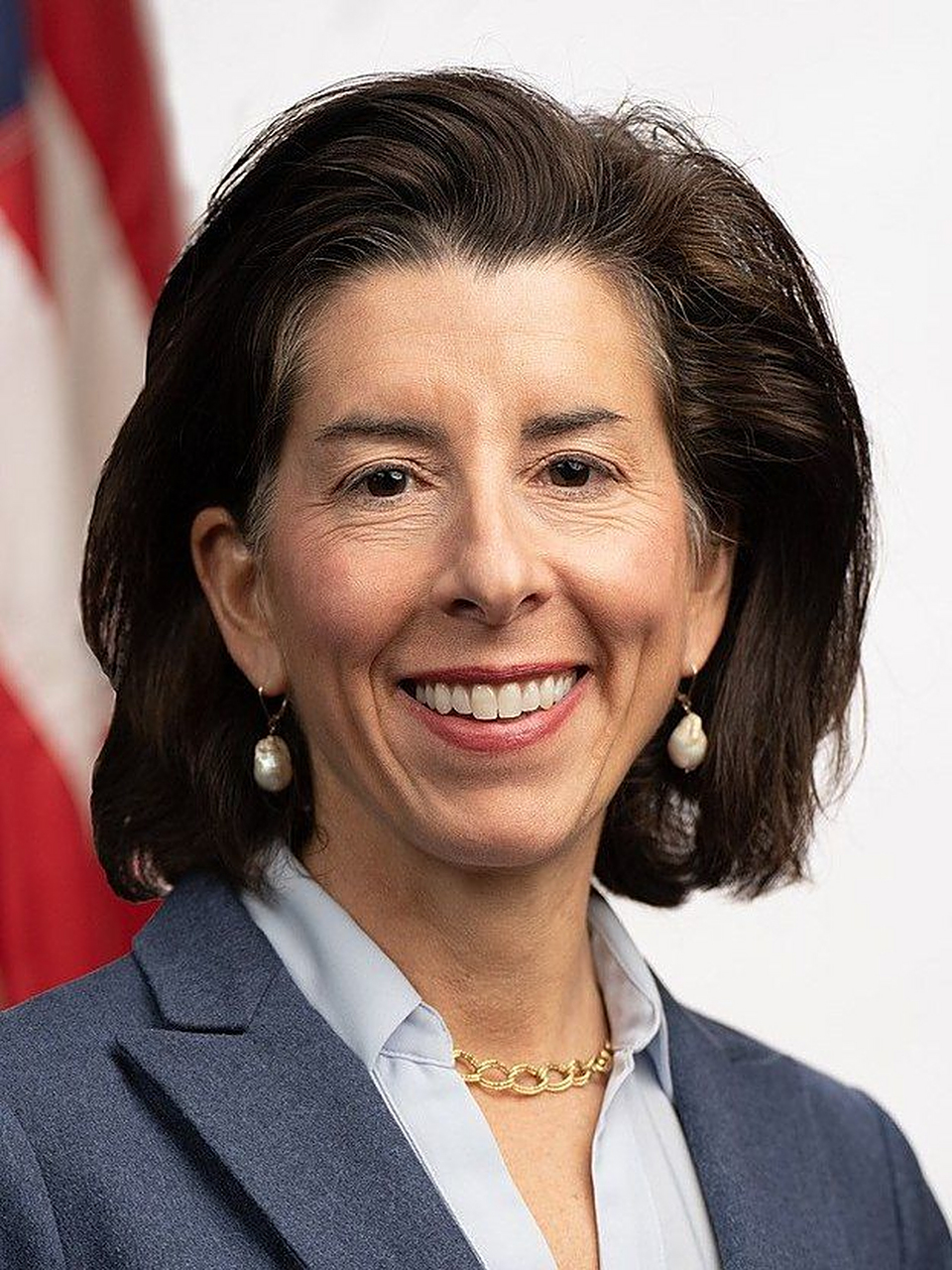 华为"代言人"美商务部长雷蒙多说,中美经济不能脱钩,星巴克可以帮助美