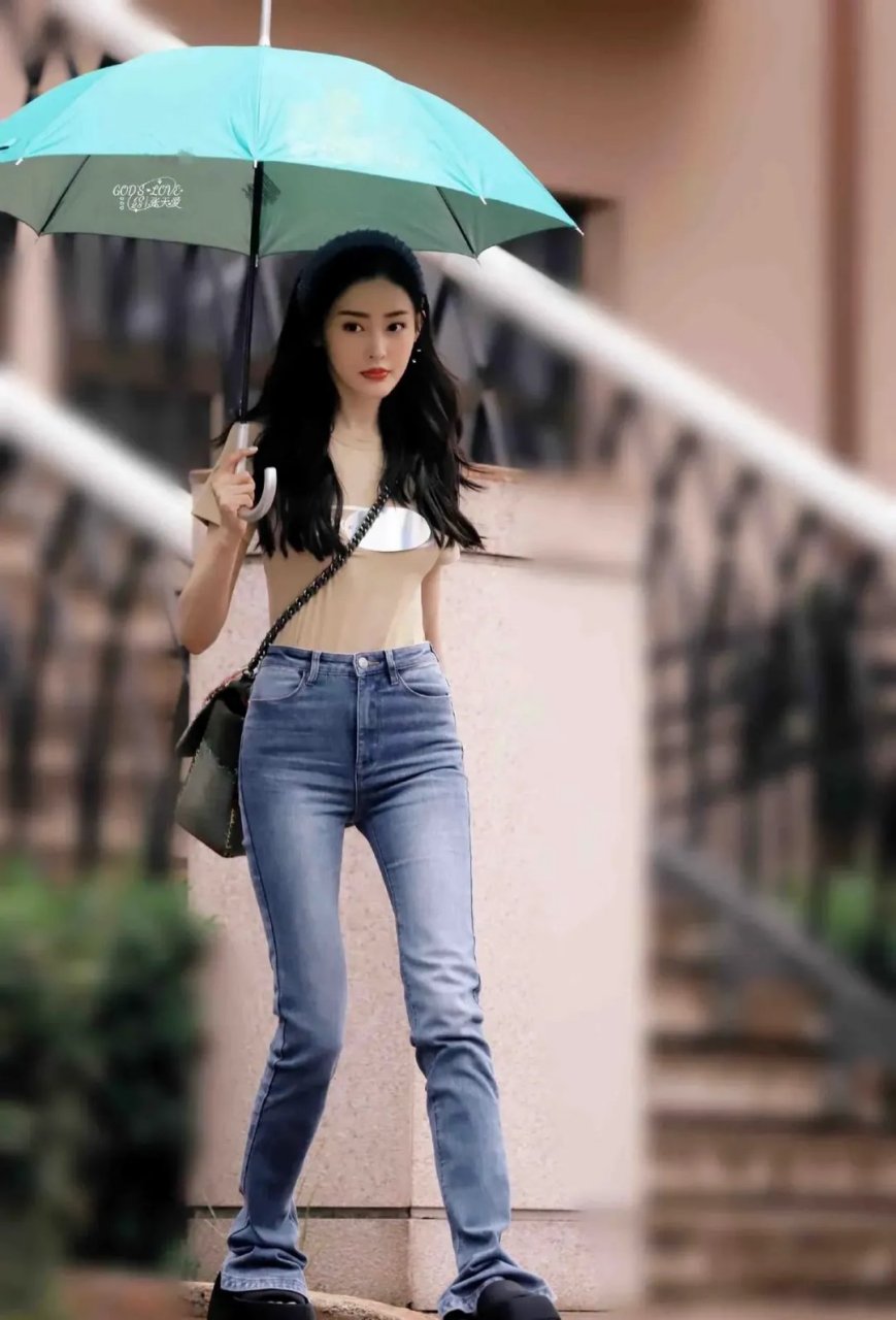 张天爱去参加浪姐三的录制,这臀腰比太辣了,穿黑丝一定很好看[色]