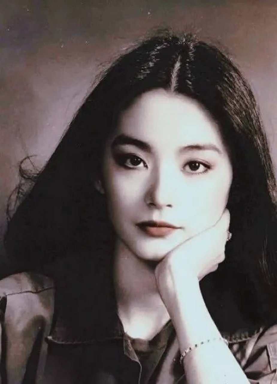 林青霞说她小时候因为长相而自卑,是不是大美人都是美而不自知的