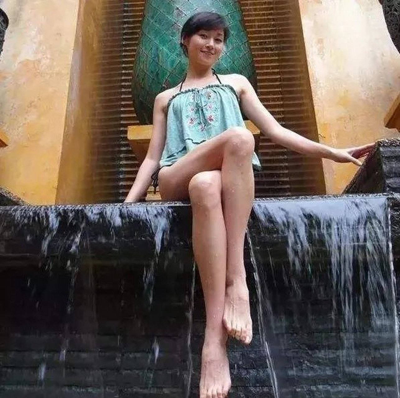 舒淇的嘴,万绮雯的腿,有多少人看《我和僵尸有个约会》是冲着万绮雯的